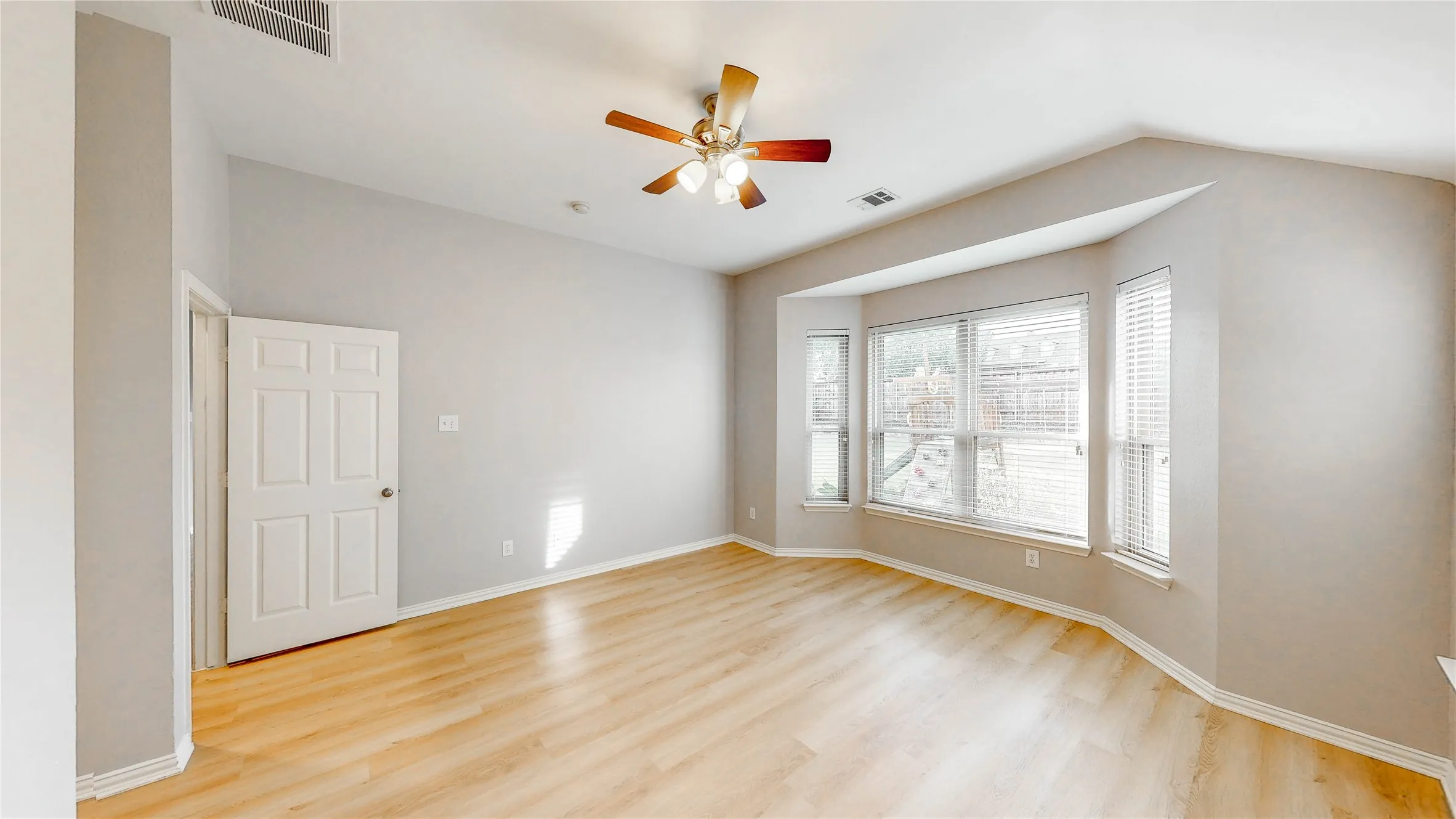 Single Family Residence For Sale in Denton County , 3924 Appleton Lane, Flower Mound, Texas 75022, 3 Bedroom, 2 Bathroom, 2 Garage spaces, 2,552 Sqft, built in 2003, mls#21325543, Real Estate Agent in Flower Mound, Homes For Sale in Denton county, Homes For Sale in Flower Mound, Realtor in Flower Mound Texas, Real Estate Brokerage Independent Realty Texas, Luminita Cordes Realtor