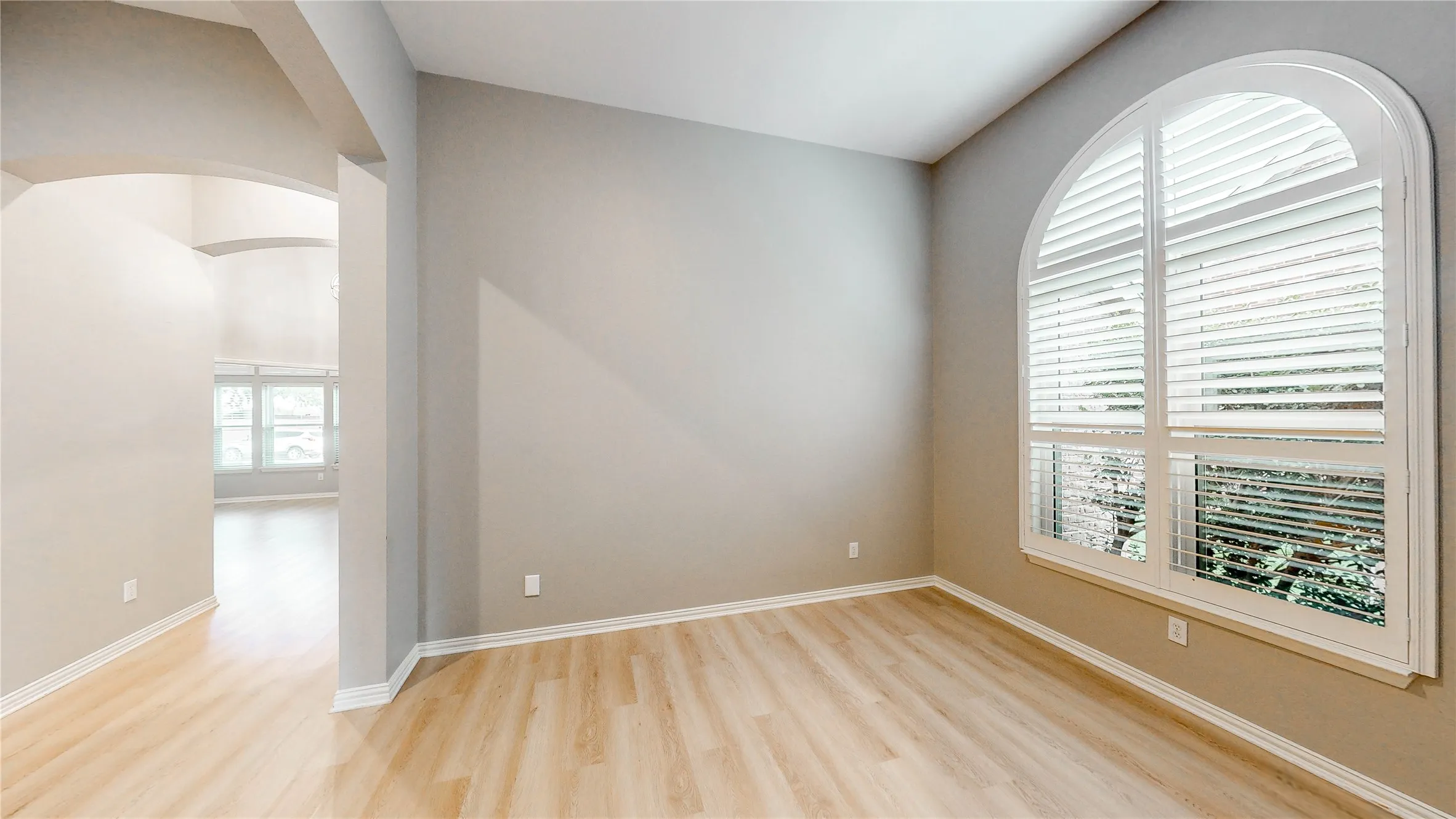 Single Family Residence For Sale in Denton County , 3924 Appleton Lane, Flower Mound, Texas 75022, 3 Bedroom, 2 Bathroom, 2 Garage spaces, 2,552 Sqft, built in 2003, mls#21325543, Real Estate Agent in Flower Mound, Homes For Sale in Denton county, Homes For Sale in Flower Mound, Realtor in Flower Mound Texas, Real Estate Brokerage Independent Realty Texas, Luminita Cordes Realtor