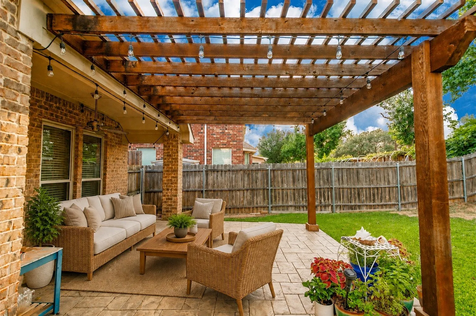 Single Family Residence For Sale in Denton County , 3924 Appleton Lane, Flower Mound, Texas 75022, 3 Bedroom, 2 Bathroom, 2 Garage spaces, 2,552 Sqft, built in 2003, mls#21325543, Real Estate Agent in Flower Mound, Homes For Sale in Denton county, Homes For Sale in Flower Mound, Realtor in Flower Mound Texas, Real Estate Brokerage Independent Realty Texas, Luminita Cordes Realtor
