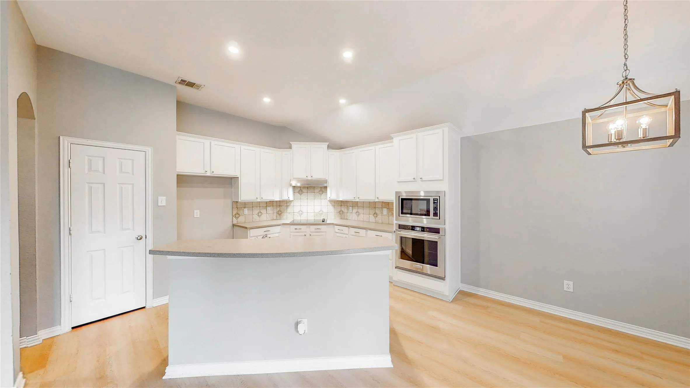 Single Family Residence For Sale in Denton County , 3924 Appleton Lane, Flower Mound, Texas 75022, 3 Bedroom, 2 Bathroom, 2 Garage spaces, 2,552 Sqft, built in 2003, mls#21325543, Real Estate Agent in Flower Mound, Homes For Sale in Denton county, Homes For Sale in Flower Mound, Realtor in Flower Mound Texas, Real Estate Brokerage Independent Realty Texas, Luminita Cordes Realtor