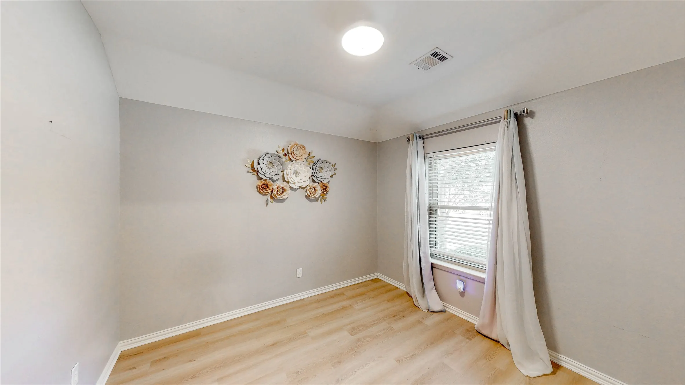 Single Family Residence For Sale in Denton County , 3924 Appleton Lane, Flower Mound, Texas 75022, 3 Bedroom, 2 Bathroom, 2 Garage spaces, 2,552 Sqft, built in 2003, mls#21325543, Real Estate Agent in Flower Mound, Homes For Sale in Denton county, Homes For Sale in Flower Mound, Realtor in Flower Mound Texas, Real Estate Brokerage Independent Realty Texas, Luminita Cordes Realtor
