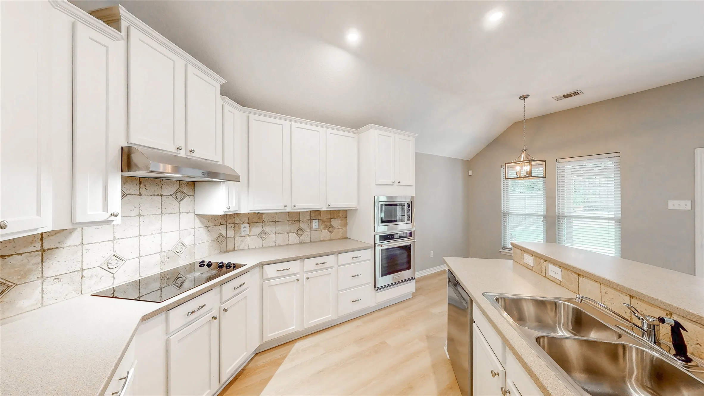 Single Family Residence For Sale in Denton County , 3924 Appleton Lane, Flower Mound, Texas 75022, 3 Bedroom, 2 Bathroom, 2 Garage spaces, 2,552 Sqft, built in 2003, mls#21325543, Real Estate Agent in Flower Mound, Homes For Sale in Denton county, Homes For Sale in Flower Mound, Realtor in Flower Mound Texas, Real Estate Brokerage Independent Realty Texas, Luminita Cordes Realtor