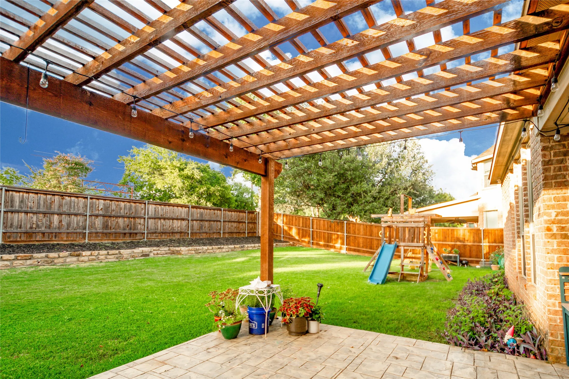 Single Family Residence For Sale in Denton County , 3924 Appleton Lane, Flower Mound, Texas 75022, 3 Bedroom, 2 Bathroom, 2 Garage spaces, 2,552 Sqft, built in 2003, mls#21325543, Real Estate Agent in Flower Mound, Homes For Sale in Denton county, Homes For Sale in Flower Mound, Realtor in Flower Mound Texas, Real Estate Brokerage Independent Realty Texas, Luminita Cordes Realtor