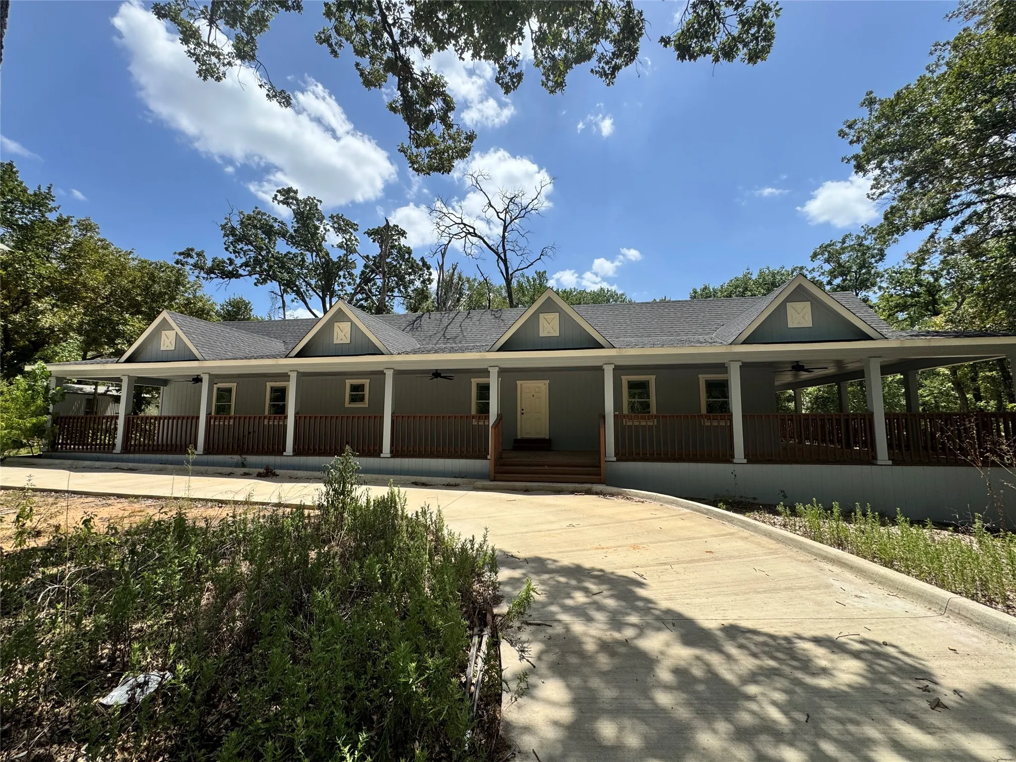 Mobile Home For Sale in Henderson County , 108 Charlies Pl Road, Trinidad, Texas 75163, 3 Bedroom, 2 Bathroom, Garage spaces, 1,216 Sqft, built in 2023, mls#21325552, Real Estate Agent in Trinidad, Homes For Sale in Henderson county, Homes For Sale in Trinidad, Realtor in Trinidad Texas, Real Estate Brokerage Independent Realty Texas, Luminita Cordes Realtor