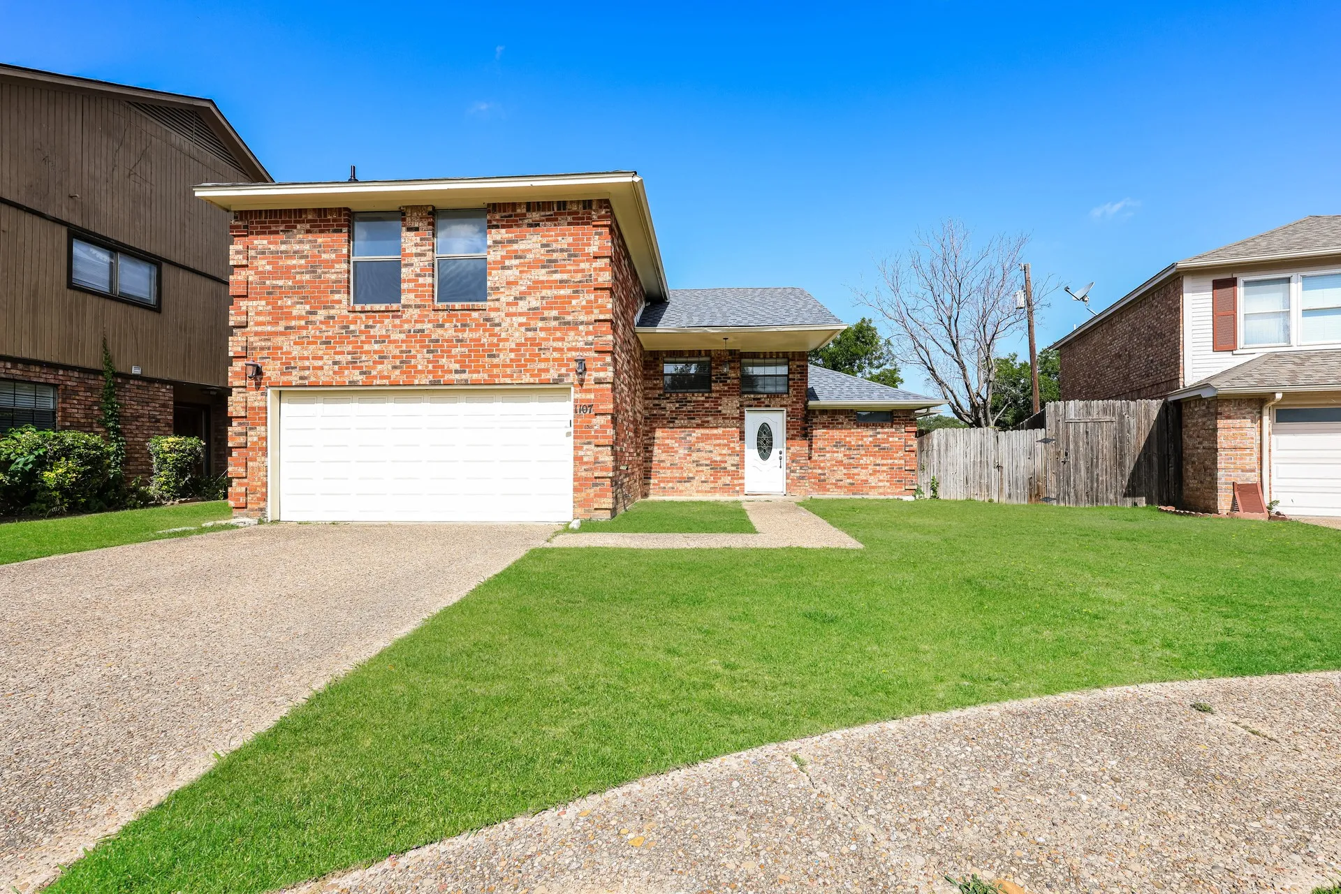 Single Family Residence For Sale in Dallas County , 1107 Carrington Court, Irving, Texas 75060, 3 Bedroom, 3 Bathroom, 2 Garage spaces, 1,867 Sqft, built in 1984, Price $354,100, mls#21325473, Real Estate Agent in Irving, Homes For Sale in Dallas county, Homes For Sale in Irving, Realtor in Irving Texas, Real Estate Brokerage Independent Realty Texas, Luminita Cordes Realtor