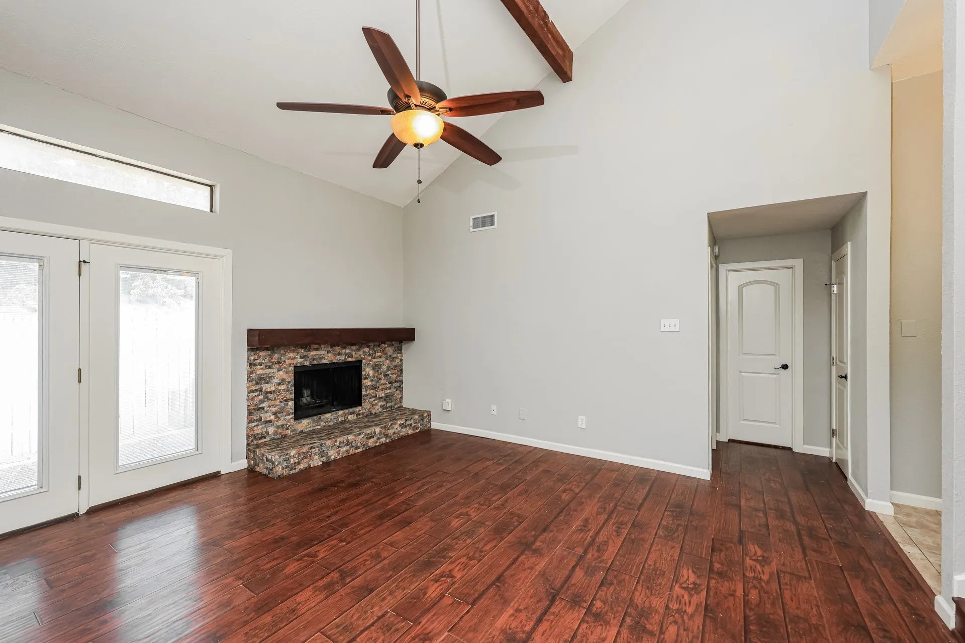 Single Family Residence For Sale in Dallas County , 1107 Carrington Court, Irving, Texas 75060, 3 Bedroom, 3 Bathroom, 2 Garage spaces, 1,867 Sqft, built in 1984, Price $354,100, mls#21325473, Real Estate Agent in Irving, Homes For Sale in Dallas county, Homes For Sale in Irving, Realtor in Irving Texas, Real Estate Brokerage Independent Realty Texas, Luminita Cordes Realtor