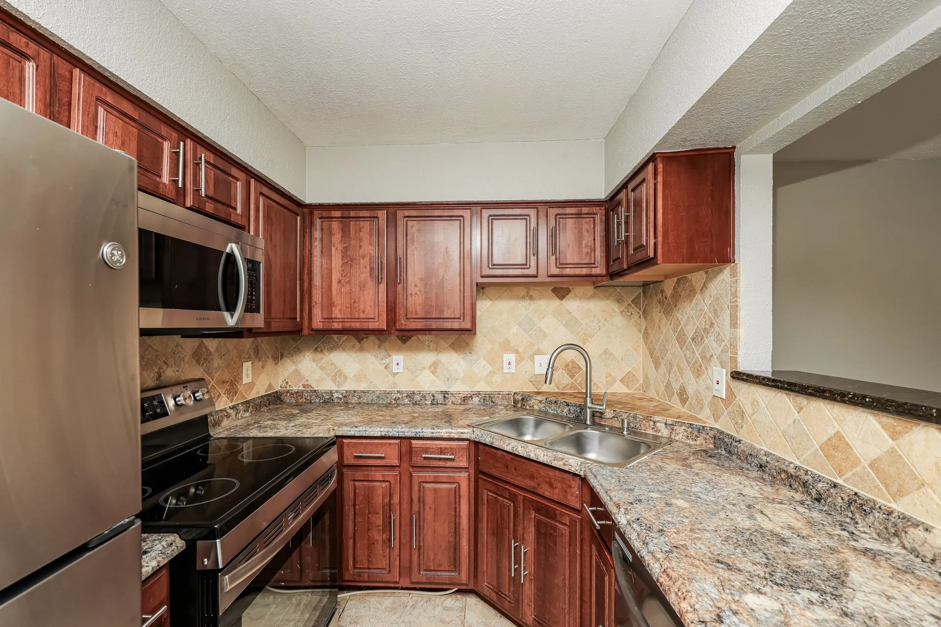 Single Family Residence For Sale in Dallas County , 1107 Carrington Court, Irving, Texas 75060, 3 Bedroom, 3 Bathroom, 2 Garage spaces, 1,867 Sqft, built in 1984, Price $354,100, mls#21325473, Real Estate Agent in Irving, Homes For Sale in Dallas county, Homes For Sale in Irving, Realtor in Irving Texas, Real Estate Brokerage Independent Realty Texas, Luminita Cordes Realtor