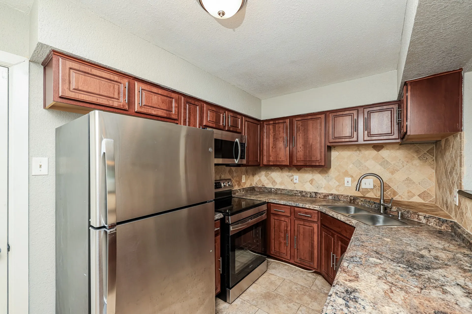 Single Family Residence For Sale in Dallas County , 1107 Carrington Court, Irving, Texas 75060, 3 Bedroom, 3 Bathroom, 2 Garage spaces, 1,867 Sqft, built in 1984, Price $354,100, mls#21325473, Real Estate Agent in Irving, Homes For Sale in Dallas county, Homes For Sale in Irving, Realtor in Irving Texas, Real Estate Brokerage Independent Realty Texas, Luminita Cordes Realtor