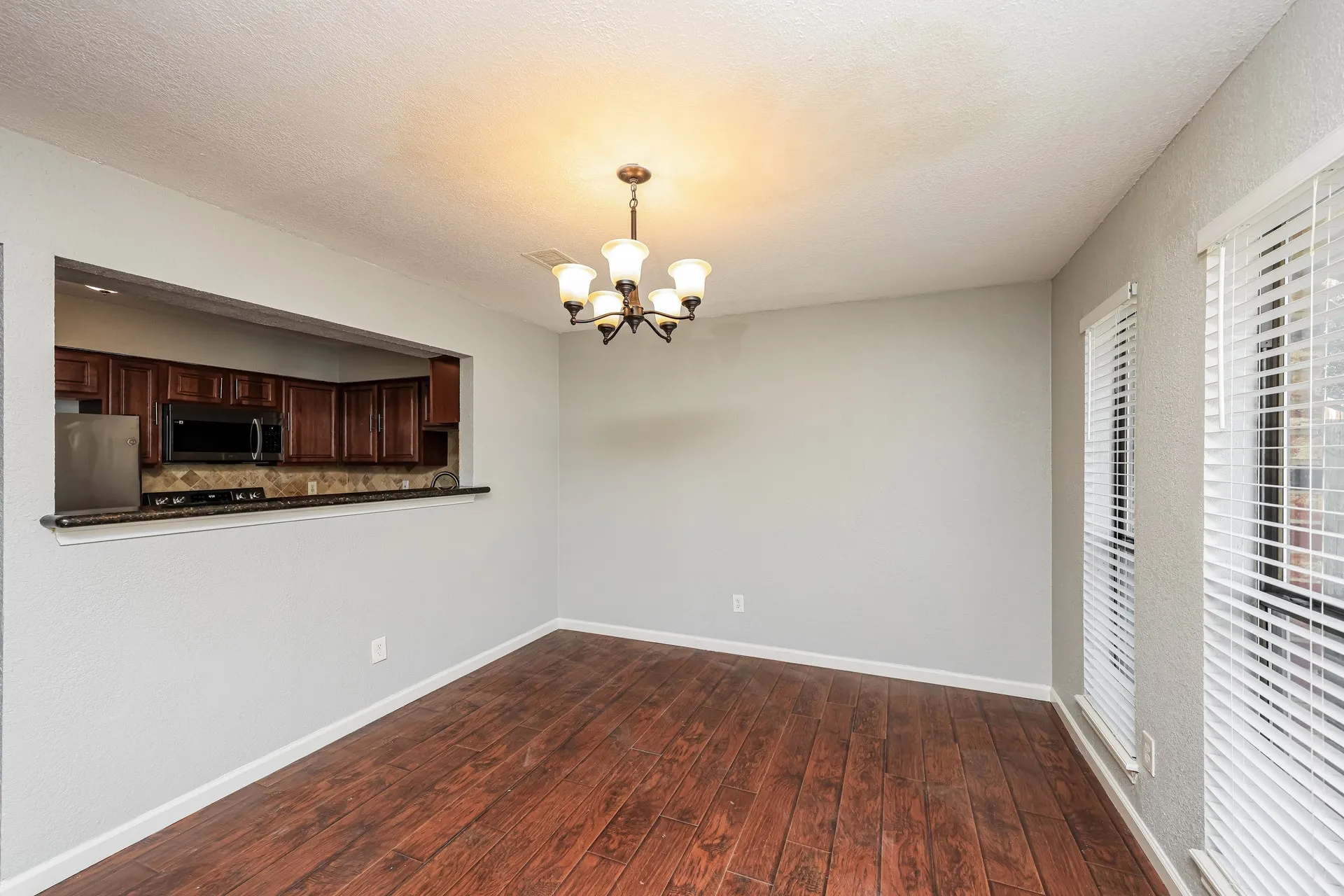 Single Family Residence For Sale in Dallas County , 1107 Carrington Court, Irving, Texas 75060, 3 Bedroom, 3 Bathroom, 2 Garage spaces, 1,867 Sqft, built in 1984, Price $354,100, mls#21325473, Real Estate Agent in Irving, Homes For Sale in Dallas county, Homes For Sale in Irving, Realtor in Irving Texas, Real Estate Brokerage Independent Realty Texas, Luminita Cordes Realtor