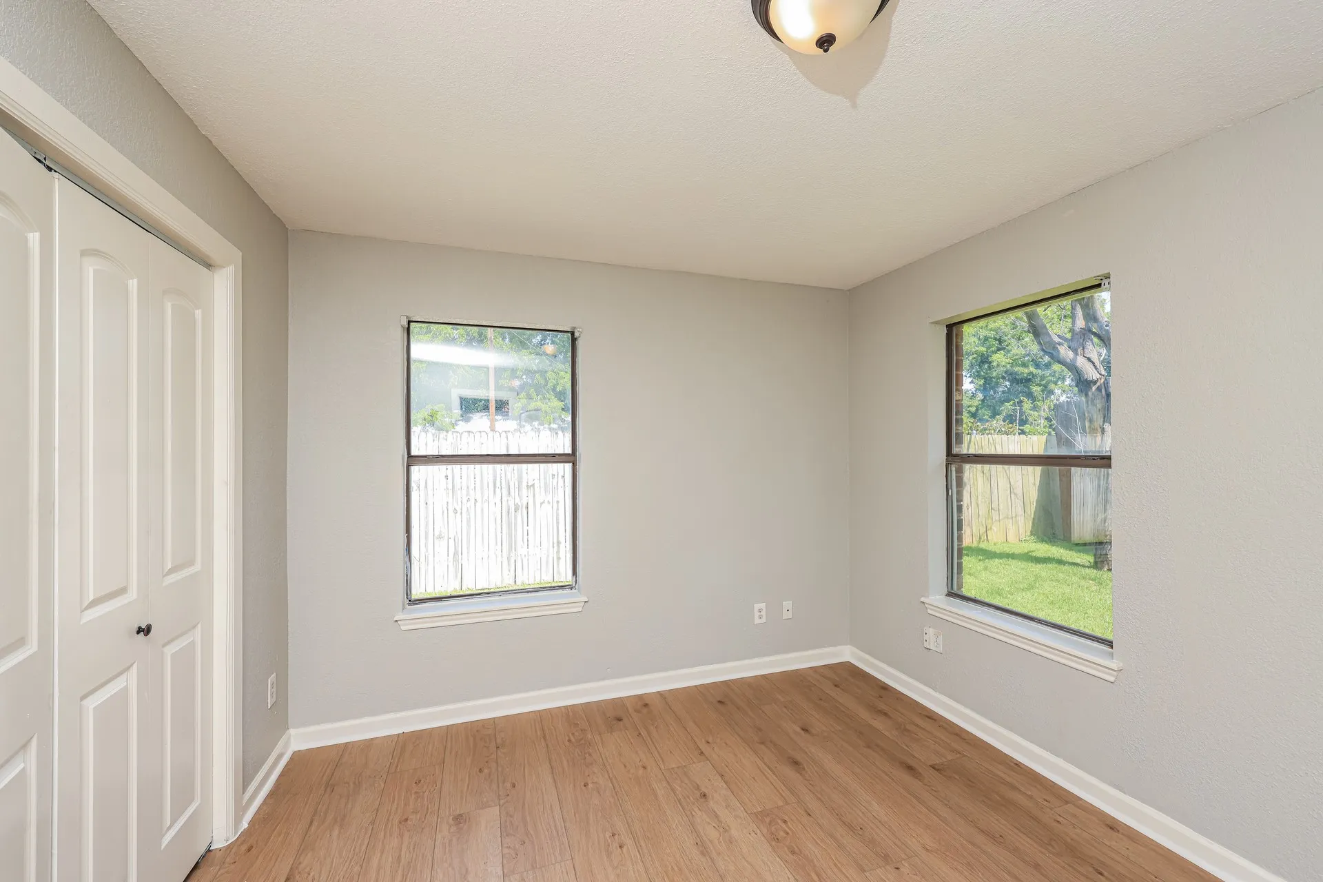 Single Family Residence For Sale in Dallas County , 1107 Carrington Court, Irving, Texas 75060, 3 Bedroom, 3 Bathroom, 2 Garage spaces, 1,867 Sqft, built in 1984, Price $354,100, mls#21325473, Real Estate Agent in Irving, Homes For Sale in Dallas county, Homes For Sale in Irving, Realtor in Irving Texas, Real Estate Brokerage Independent Realty Texas, Luminita Cordes Realtor