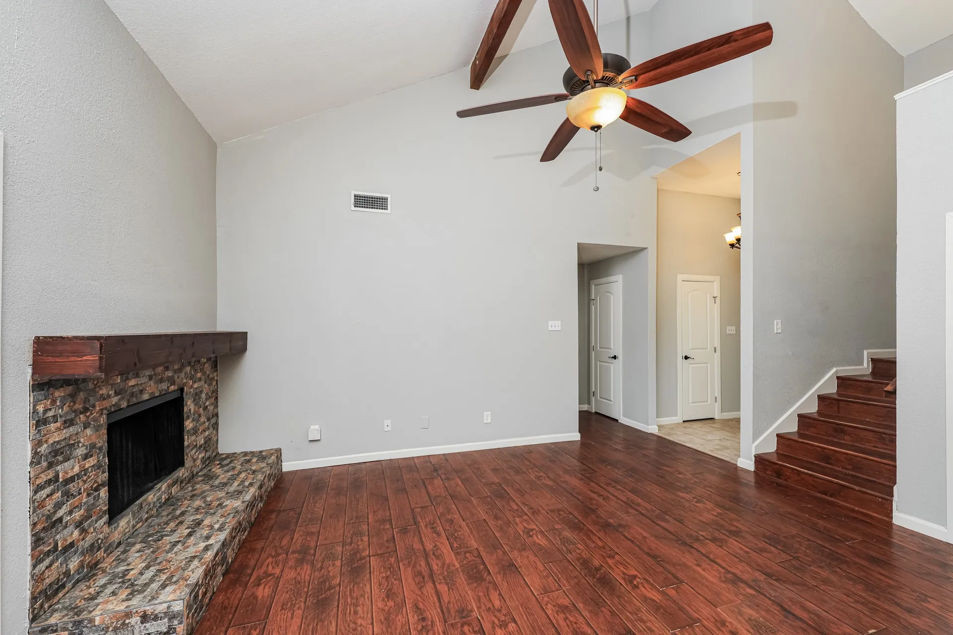 Single Family Residence For Sale in Dallas County , 1107 Carrington Court, Irving, Texas 75060, 3 Bedroom, 3 Bathroom, 2 Garage spaces, 1,867 Sqft, built in 1984, Price $354,100, mls#21325473, Real Estate Agent in Irving, Homes For Sale in Dallas county, Homes For Sale in Irving, Realtor in Irving Texas, Real Estate Brokerage Independent Realty Texas, Luminita Cordes Realtor
