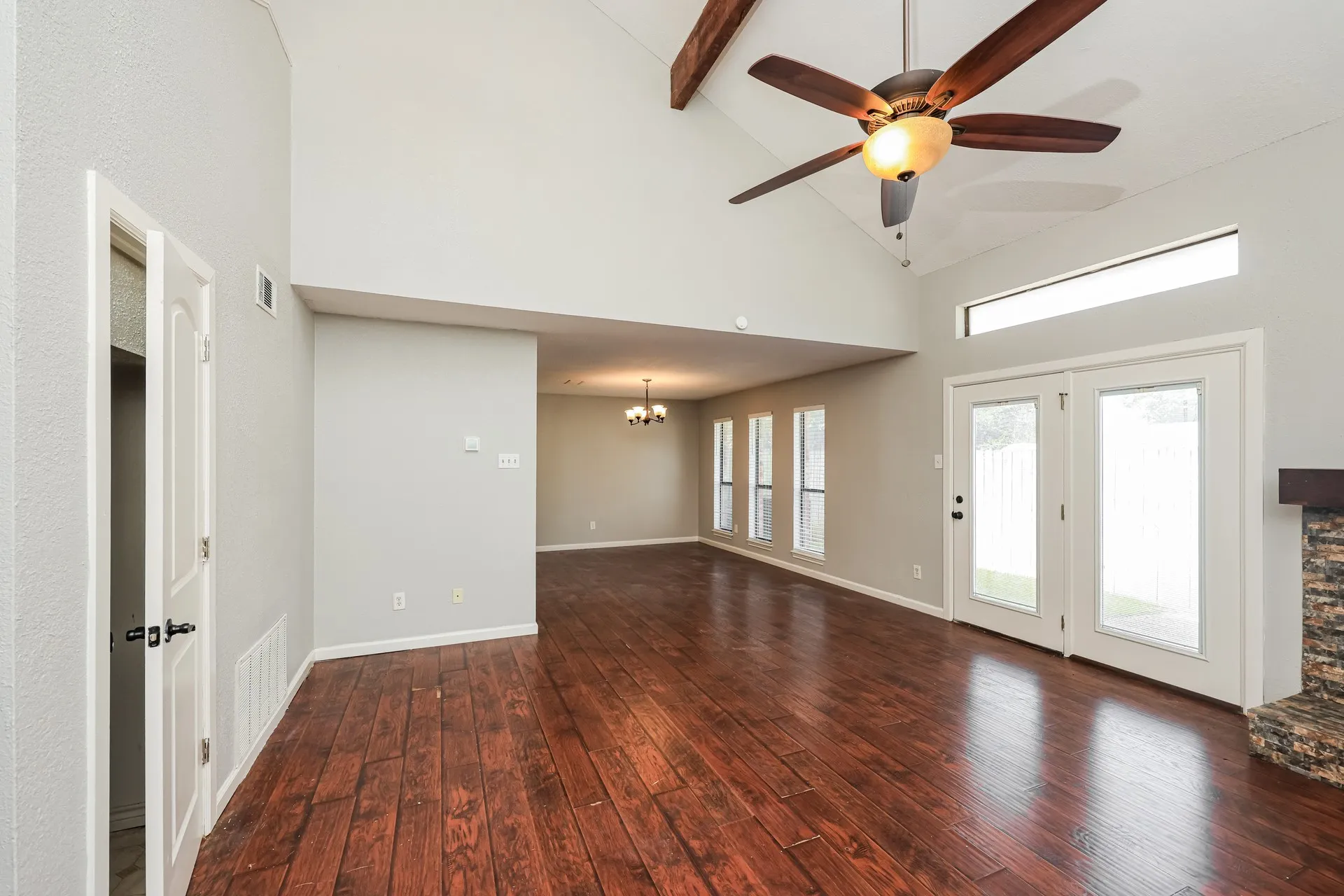 Single Family Residence For Sale in Dallas County , 1107 Carrington Court, Irving, Texas 75060, 3 Bedroom, 3 Bathroom, 2 Garage spaces, 1,867 Sqft, built in 1984, Price $354,100, mls#21325473, Real Estate Agent in Irving, Homes For Sale in Dallas county, Homes For Sale in Irving, Realtor in Irving Texas, Real Estate Brokerage Independent Realty Texas, Luminita Cordes Realtor