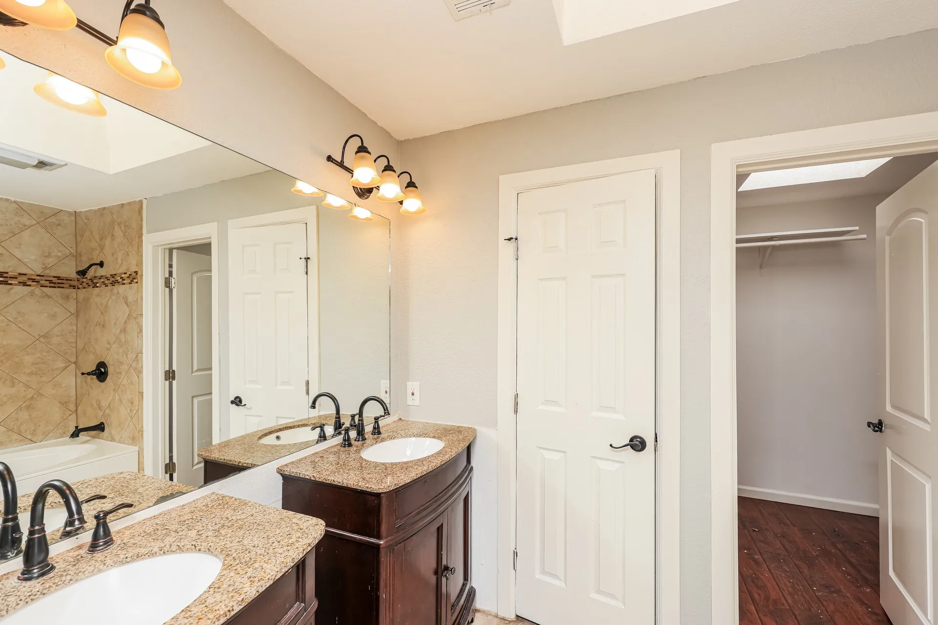 Single Family Residence For Sale in Dallas County , 1107 Carrington Court, Irving, Texas 75060, 3 Bedroom, 3 Bathroom, 2 Garage spaces, 1,867 Sqft, built in 1984, Price $354,100, mls#21325473, Real Estate Agent in Irving, Homes For Sale in Dallas county, Homes For Sale in Irving, Realtor in Irving Texas, Real Estate Brokerage Independent Realty Texas, Luminita Cordes Realtor