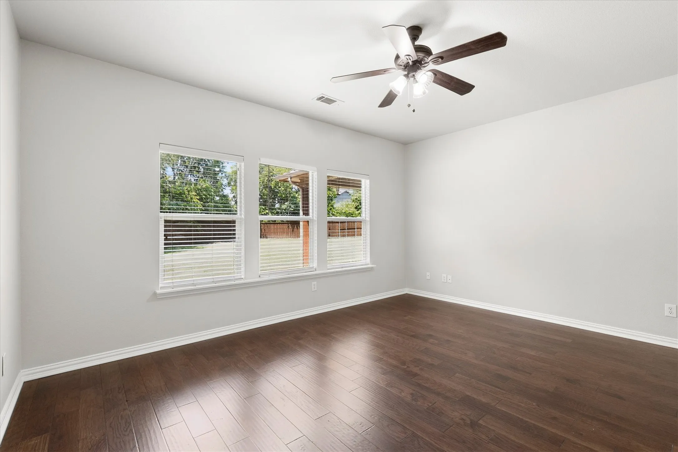 Single Family Residence For Rent in Collin County , 821 Westwood Court, Anna, Texas 75409, 4 Bedroom, 3 Bathroom, 2 Garage spaces, 2,675 Sqft, built in 2011, mls#21324785, Real Estate Agent in Anna, Homes For Rent in Collin county, Homes For Rent in Anna, Realtor in Anna Texas, Real Estate Brokerage Independent Realty Texas, Luminita Cordes Realtor