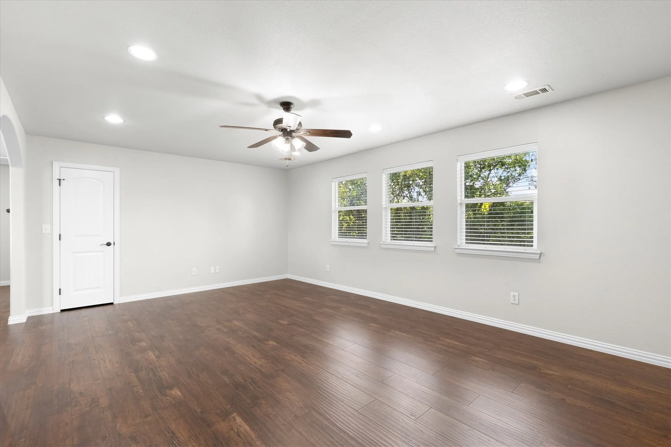 Single Family Residence For Rent in Collin County , 821 Westwood Court, Anna, Texas 75409, 4 Bedroom, 3 Bathroom, 2 Garage spaces, 2,675 Sqft, built in 2011, mls#21324785, Real Estate Agent in Anna, Homes For Rent in Collin county, Homes For Rent in Anna, Realtor in Anna Texas, Real Estate Brokerage Independent Realty Texas, Luminita Cordes Realtor