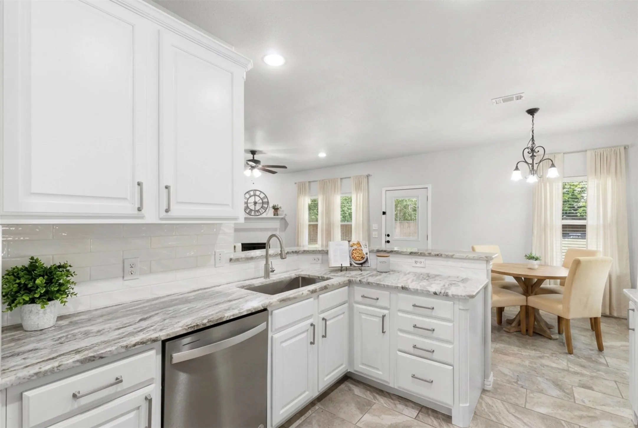 Single Family Residence For Rent in Collin County , 821 Westwood Court, Anna, Texas 75409, 4 Bedroom, 3 Bathroom, 2 Garage spaces, 2,675 Sqft, built in 2011, mls#21324785, Real Estate Agent in Anna, Homes For Rent in Collin county, Homes For Rent in Anna, Realtor in Anna Texas, Real Estate Brokerage Independent Realty Texas, Luminita Cordes Realtor