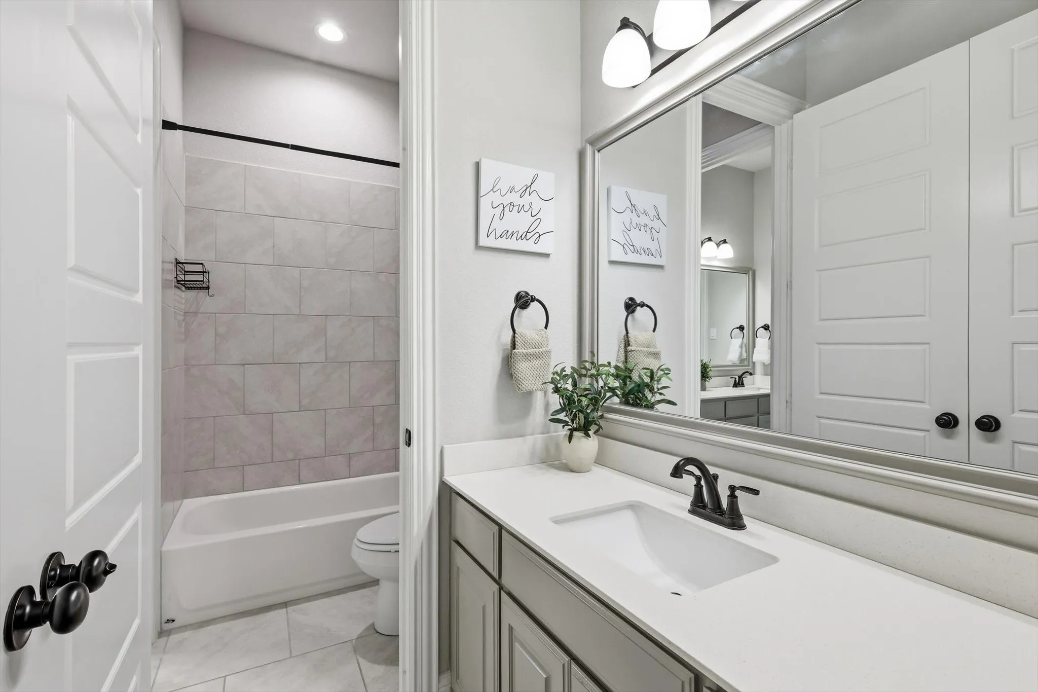Single Family Residence For Sale in Ellis County , 1231 Poppie Lane, Midlothian, Texas 76065, 4 Bedroom, 4 Bathroom, 3 Garage spaces, 3,504 Sqft, built in 2019, mls#21324428, Real Estate Agent in Midlothian, Homes For Sale in Ellis county, Homes For Sale in Midlothian, Realtor in Midlothian Texas, Real Estate Brokerage Independent Realty Texas, Luminita Cordes Realtor