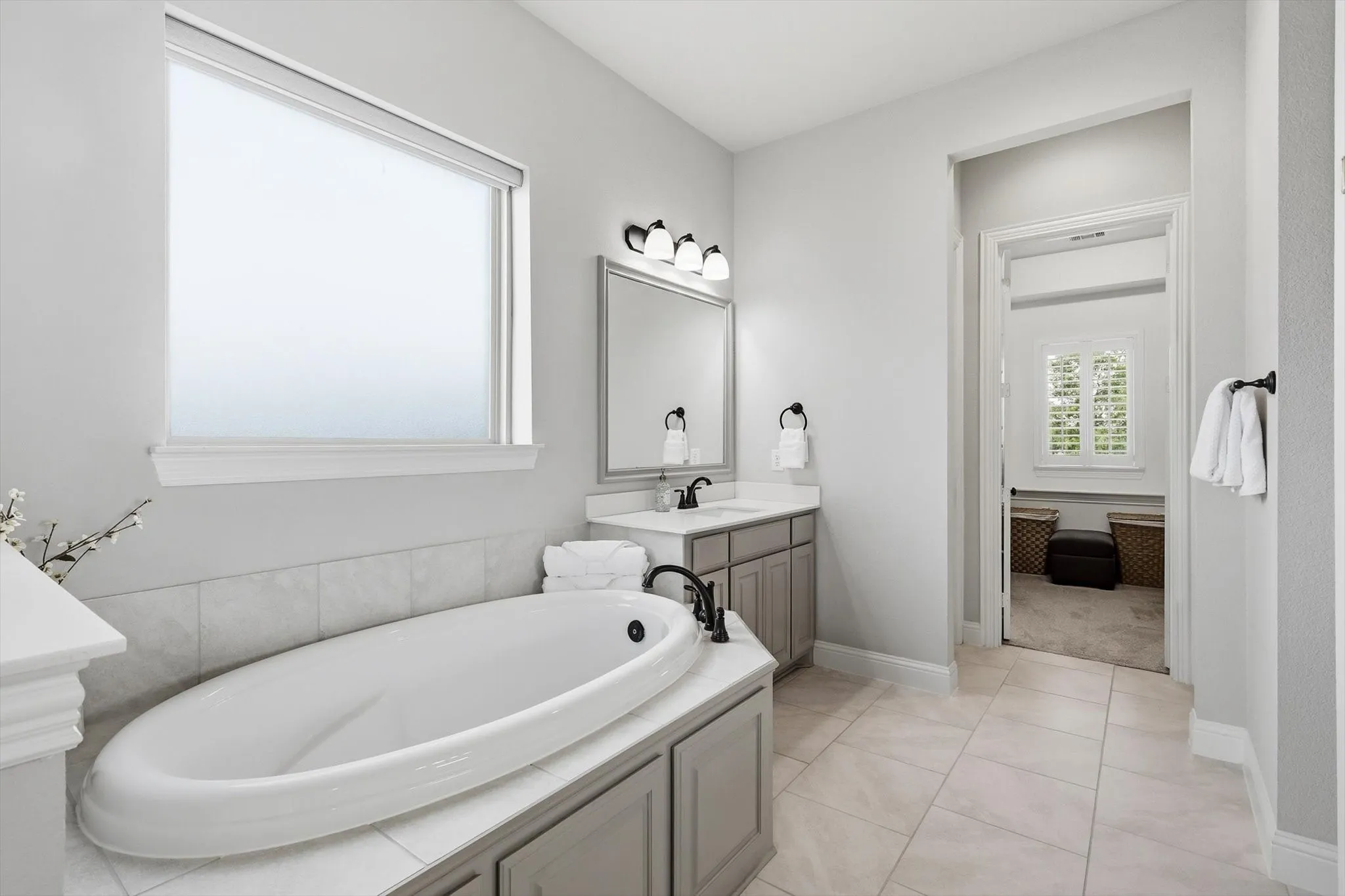 Single Family Residence For Sale in Ellis County , 1231 Poppie Lane, Midlothian, Texas 76065, 4 Bedroom, 4 Bathroom, 3 Garage spaces, 3,504 Sqft, built in 2019, mls#21324428, Real Estate Agent in Midlothian, Homes For Sale in Ellis county, Homes For Sale in Midlothian, Realtor in Midlothian Texas, Real Estate Brokerage Independent Realty Texas, Luminita Cordes Realtor