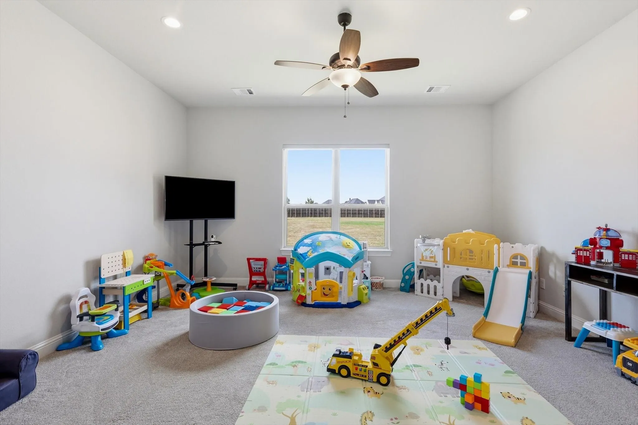 Single Family Residence For Sale in Ellis County , 1231 Poppie Lane, Midlothian, Texas 76065, 4 Bedroom, 4 Bathroom, 3 Garage spaces, 3,504 Sqft, built in 2019, mls#21324428, Real Estate Agent in Midlothian, Homes For Sale in Ellis county, Homes For Sale in Midlothian, Realtor in Midlothian Texas, Real Estate Brokerage Independent Realty Texas, Luminita Cordes Realtor