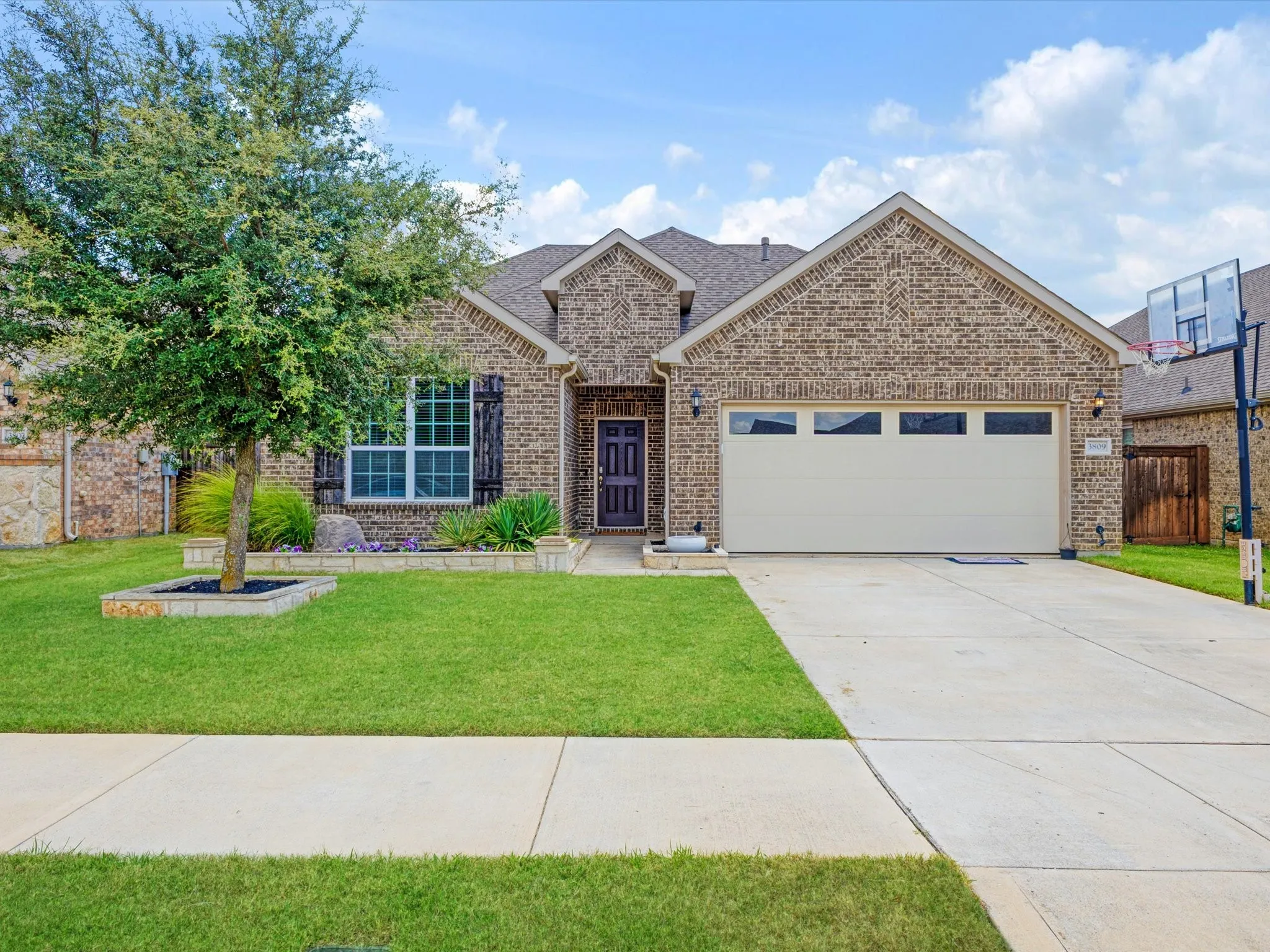 Single Family Residence For Sale in Johnson County , 3809 Cicada Lane, Mansfield, Texas 76084, 4 Bedroom, 4 Bathroom, 2 Garage spaces, 3,467 Sqft, built in 2018, mls#21325121, Real Estate Agent in Mansfield, Homes For Sale in Johnson county, Homes For Sale in Mansfield, Realtor in Mansfield Texas, Real Estate Brokerage Independent Realty Texas, Luminita Cordes Realtor