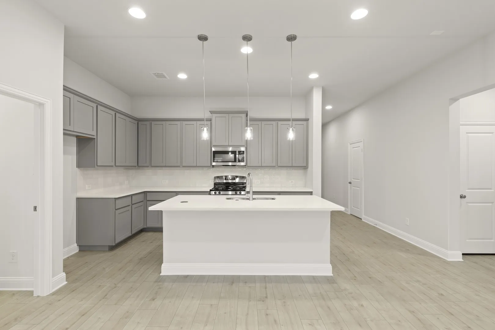 16. 1811 Gleasondale - Kitchen