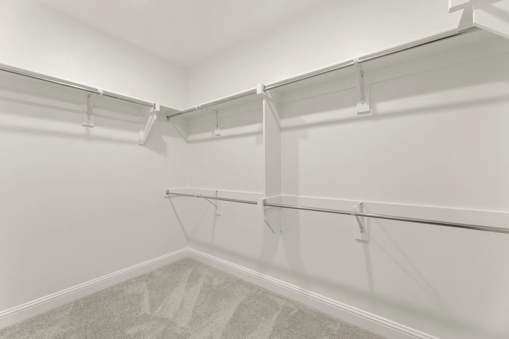 35. 1811 Gleasondale - Closet