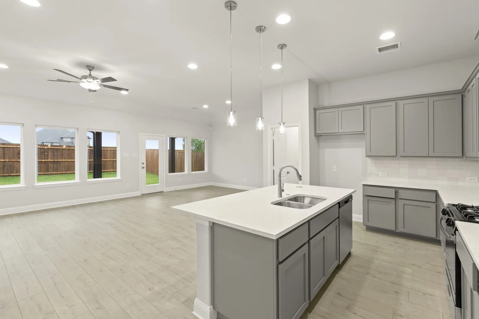 19. 1811 Gleasondale - Kitchen (4)