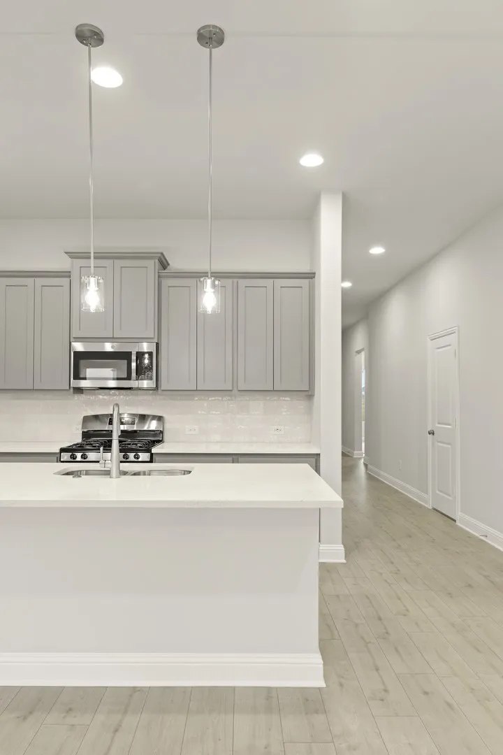 20. 1811 Gleasondale - Kitchen (5)