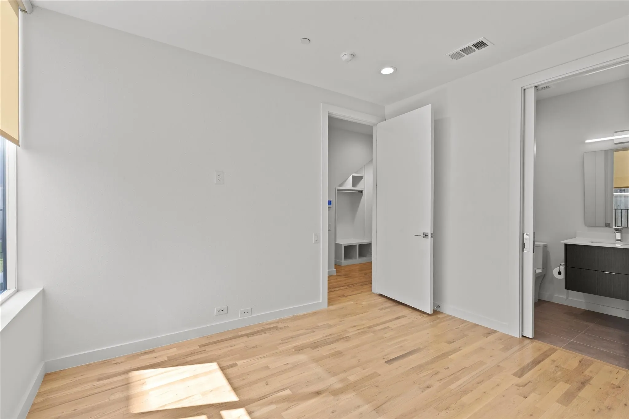 Condominium For Rent in Dallas County , 4210 Delano Place 1, Dallas, Texas 75204, 3 Bedroom, 4 Bathroom, 2 Garage spaces, 1,857 Sqft, built in 2020, mls#21325568, Real Estate Agent in Dallas, Homes For Rent in Dallas county, Homes For Rent in Dallas, Realtor in Dallas Texas, Real Estate Brokerage Independent Realty Texas, Luminita Cordes Realtor