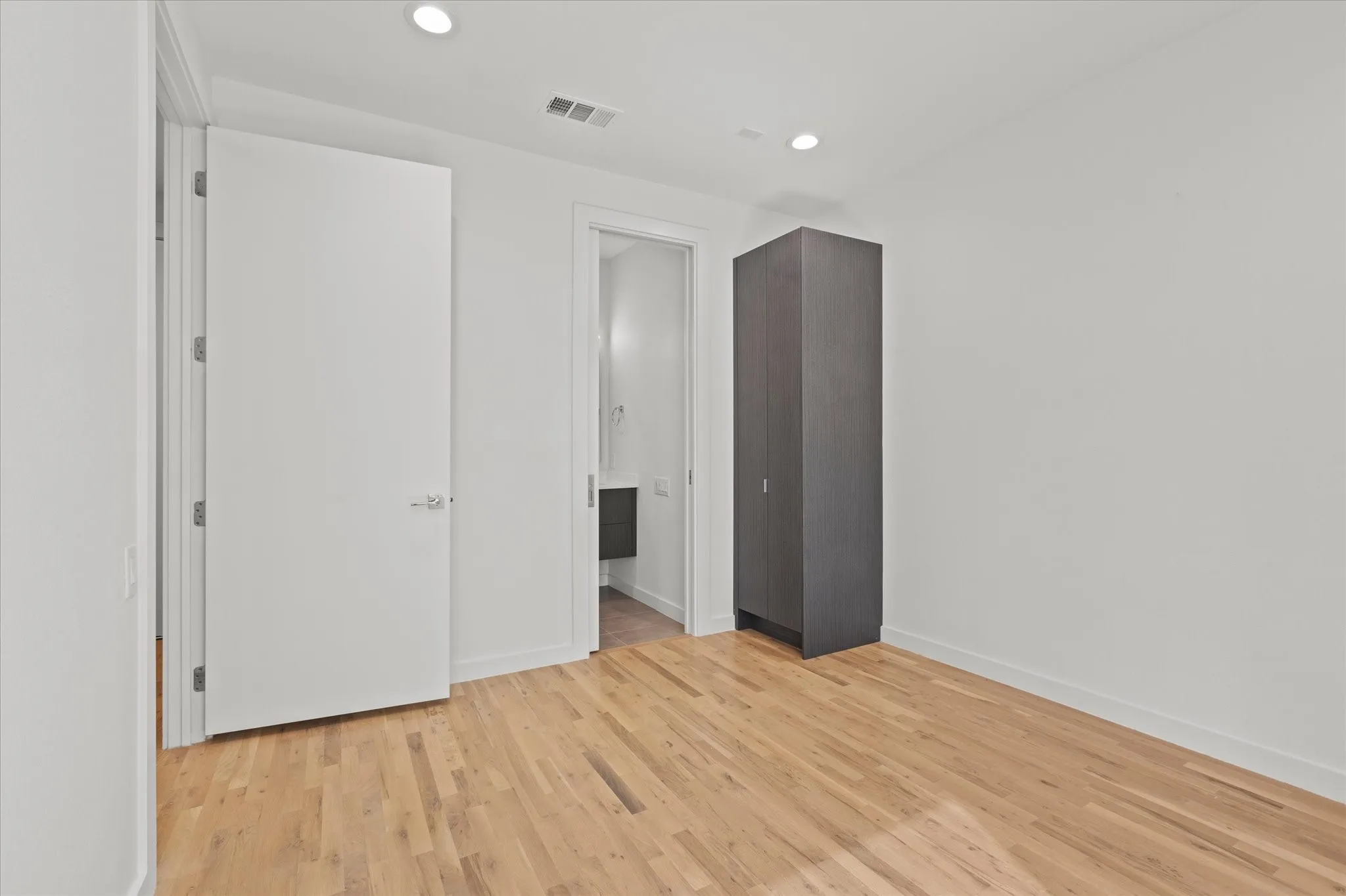 Condominium For Rent in Dallas County , 4210 Delano Place 1, Dallas, Texas 75204, 3 Bedroom, 4 Bathroom, 2 Garage spaces, 1,857 Sqft, built in 2020, mls#21325568, Real Estate Agent in Dallas, Homes For Rent in Dallas county, Homes For Rent in Dallas, Realtor in Dallas Texas, Real Estate Brokerage Independent Realty Texas, Luminita Cordes Realtor