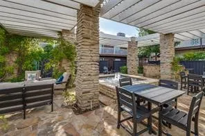 View of the second fountain and outdoor seating area.