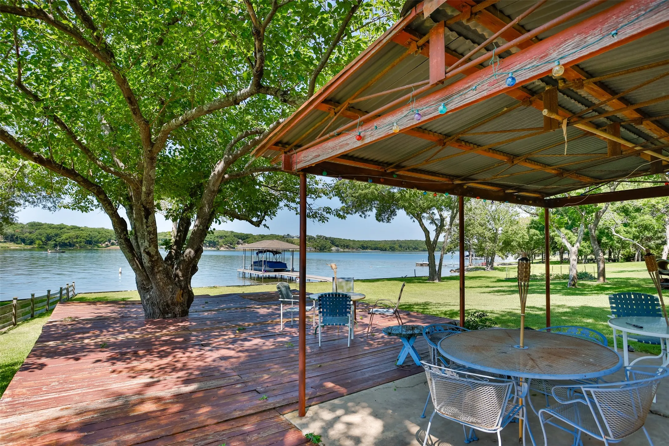Single Family Residence For Sale in Cooke County , 41 Thompson Road, Gainesville, Texas 76240, 4 Bedroom, 2 Bathroom, Garage spaces, 2,296 Sqft, built in 2000, mls#21324468, Real Estate Agent in Gainesville, Homes For Sale in Cooke county, Homes For Sale in Gainesville, Realtor in Gainesville Texas, Real Estate Brokerage Independent Realty Texas, Luminita Cordes Realtor
