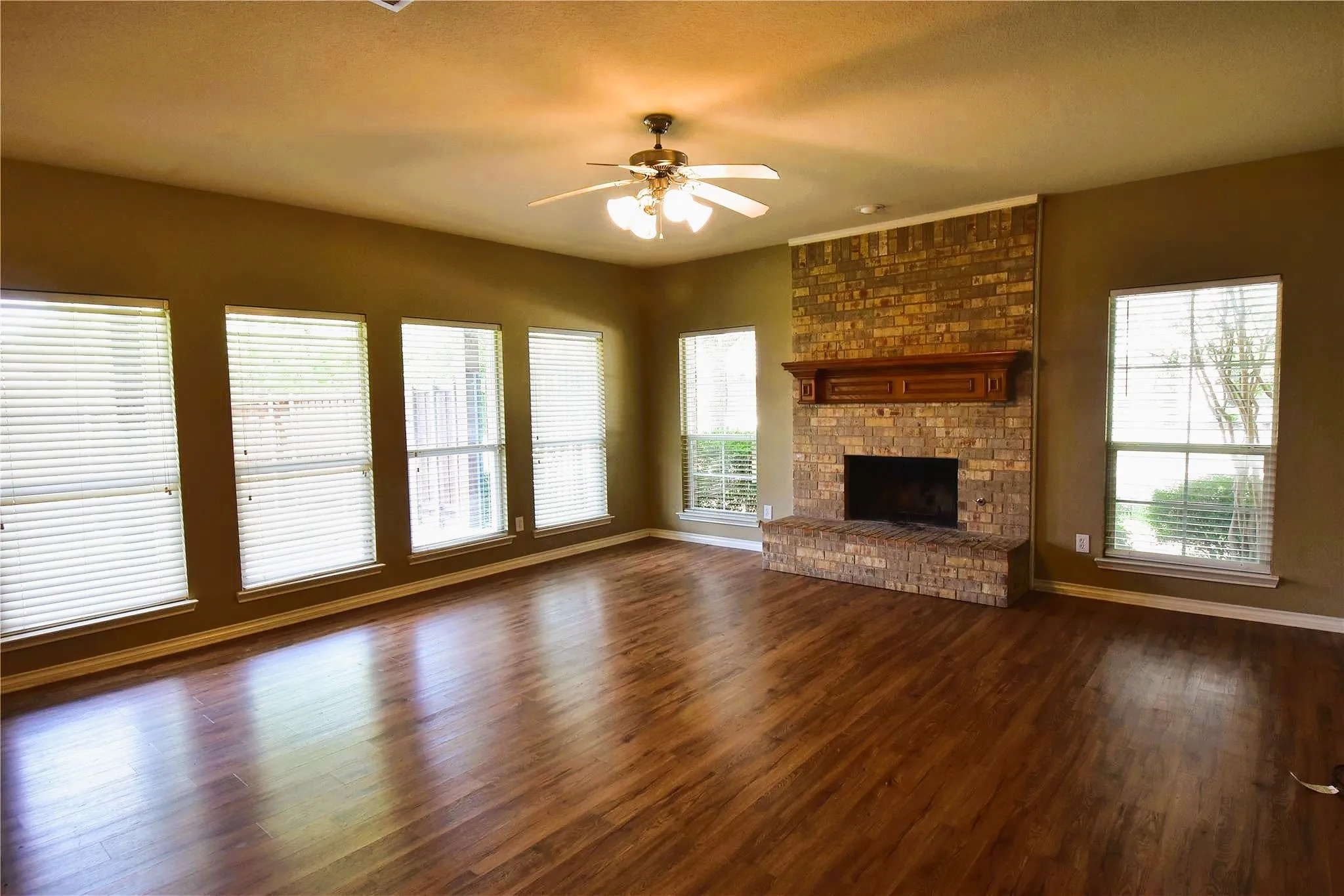 Single Family Residence For Rent in Collin County , 7993 Crampton Lane, Frisco, Texas 75035, 3 Bedroom, 3 Bathroom, 2 Garage spaces, 2,182 Sqft, built in 2008, mls#21325591, Real Estate Agent in Frisco, Homes For Rent in Collin county, Homes For Rent in Frisco, Realtor in Frisco Texas, Real Estate Brokerage Independent Realty Texas, Luminita Cordes Realtor