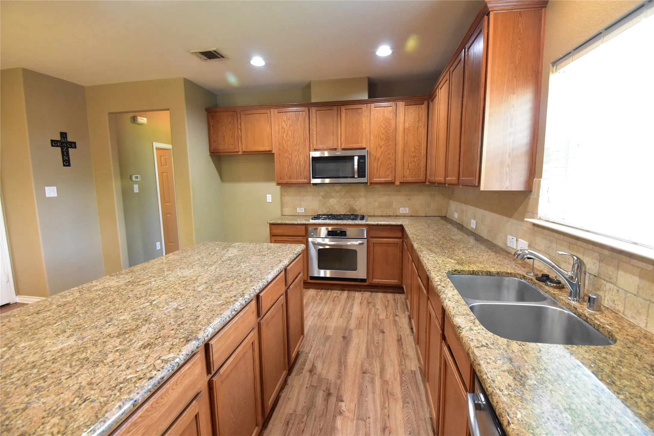 Single Family Residence For Rent in Collin County , 7993 Crampton Lane, Frisco, Texas 75035, 3 Bedroom, 3 Bathroom, 2 Garage spaces, 2,182 Sqft, built in 2008, mls#21325591, Real Estate Agent in Frisco, Homes For Rent in Collin county, Homes For Rent in Frisco, Realtor in Frisco Texas, Real Estate Brokerage Independent Realty Texas, Luminita Cordes Realtor