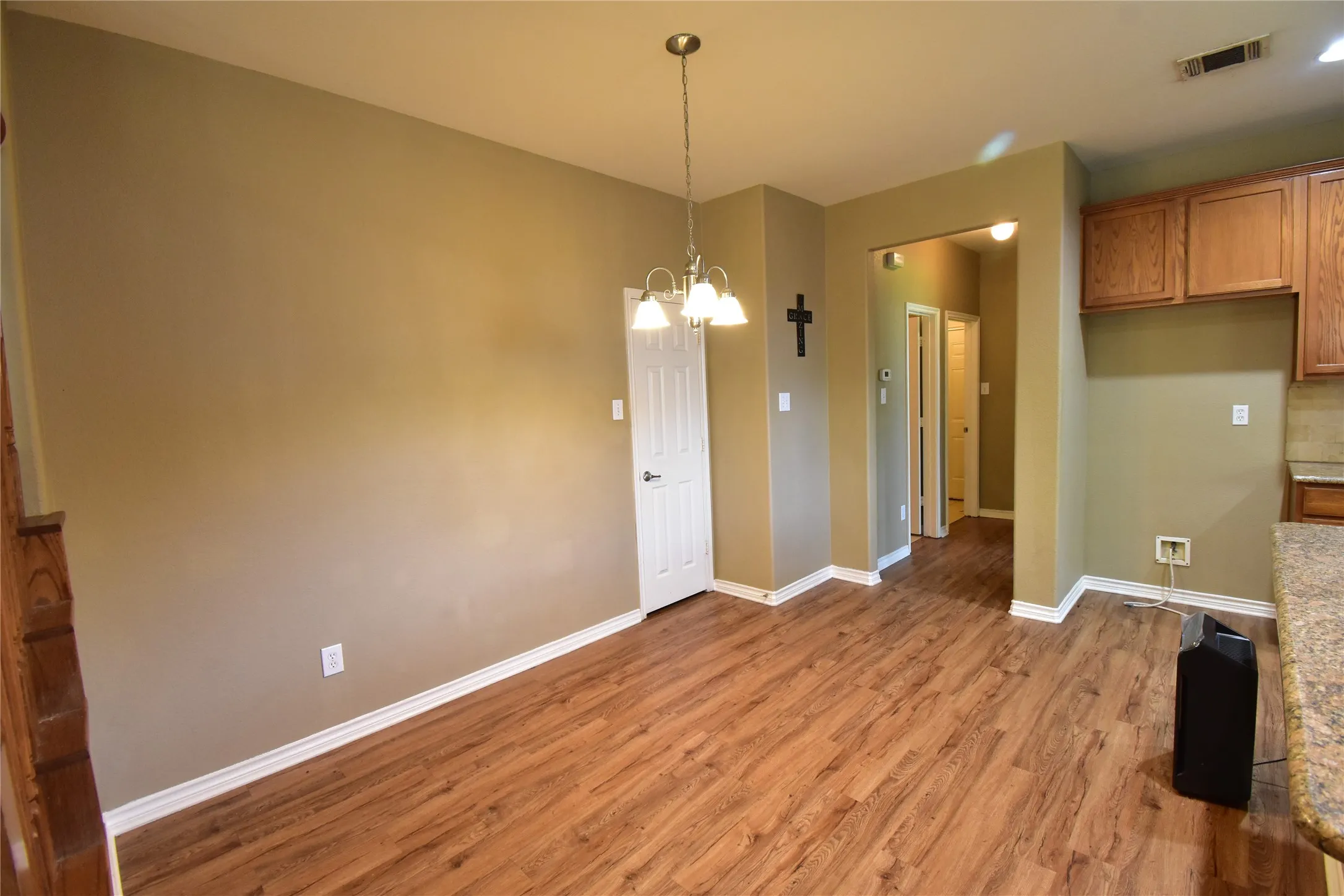 Single Family Residence For Rent in Collin County , 7993 Crampton Lane, Frisco, Texas 75035, 3 Bedroom, 3 Bathroom, 2 Garage spaces, 2,182 Sqft, built in 2008, mls#21325591, Real Estate Agent in Frisco, Homes For Rent in Collin county, Homes For Rent in Frisco, Realtor in Frisco Texas, Real Estate Brokerage Independent Realty Texas, Luminita Cordes Realtor