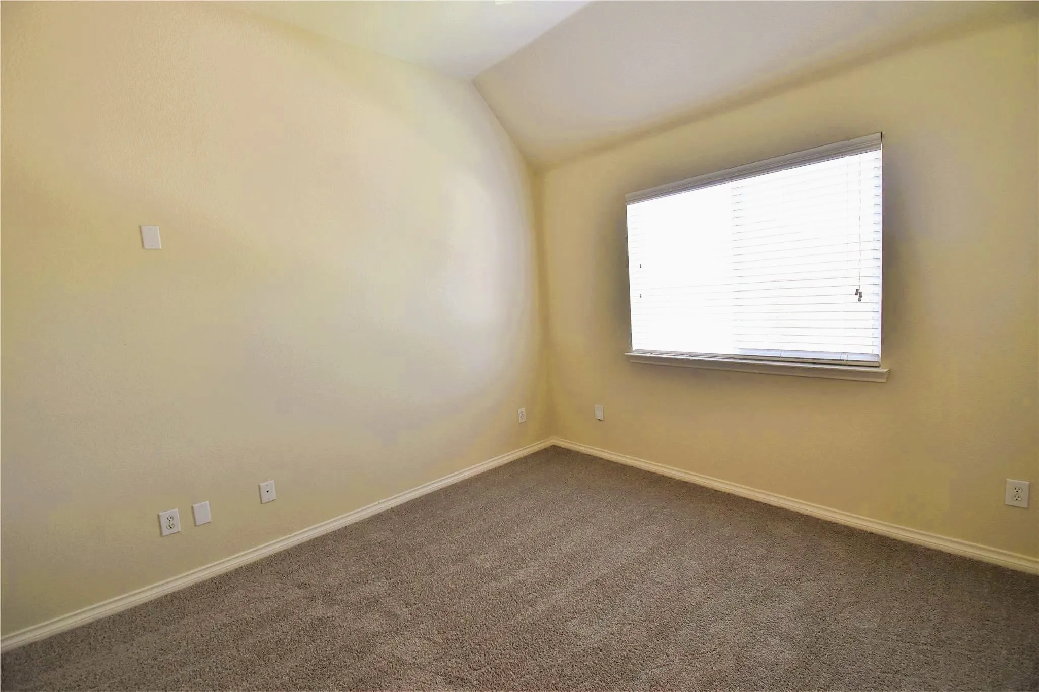 Single Family Residence For Rent in Collin County , 7993 Crampton Lane, Frisco, Texas 75035, 3 Bedroom, 3 Bathroom, 2 Garage spaces, 2,182 Sqft, built in 2008, mls#21325591, Real Estate Agent in Frisco, Homes For Rent in Collin county, Homes For Rent in Frisco, Realtor in Frisco Texas, Real Estate Brokerage Independent Realty Texas, Luminita Cordes Realtor