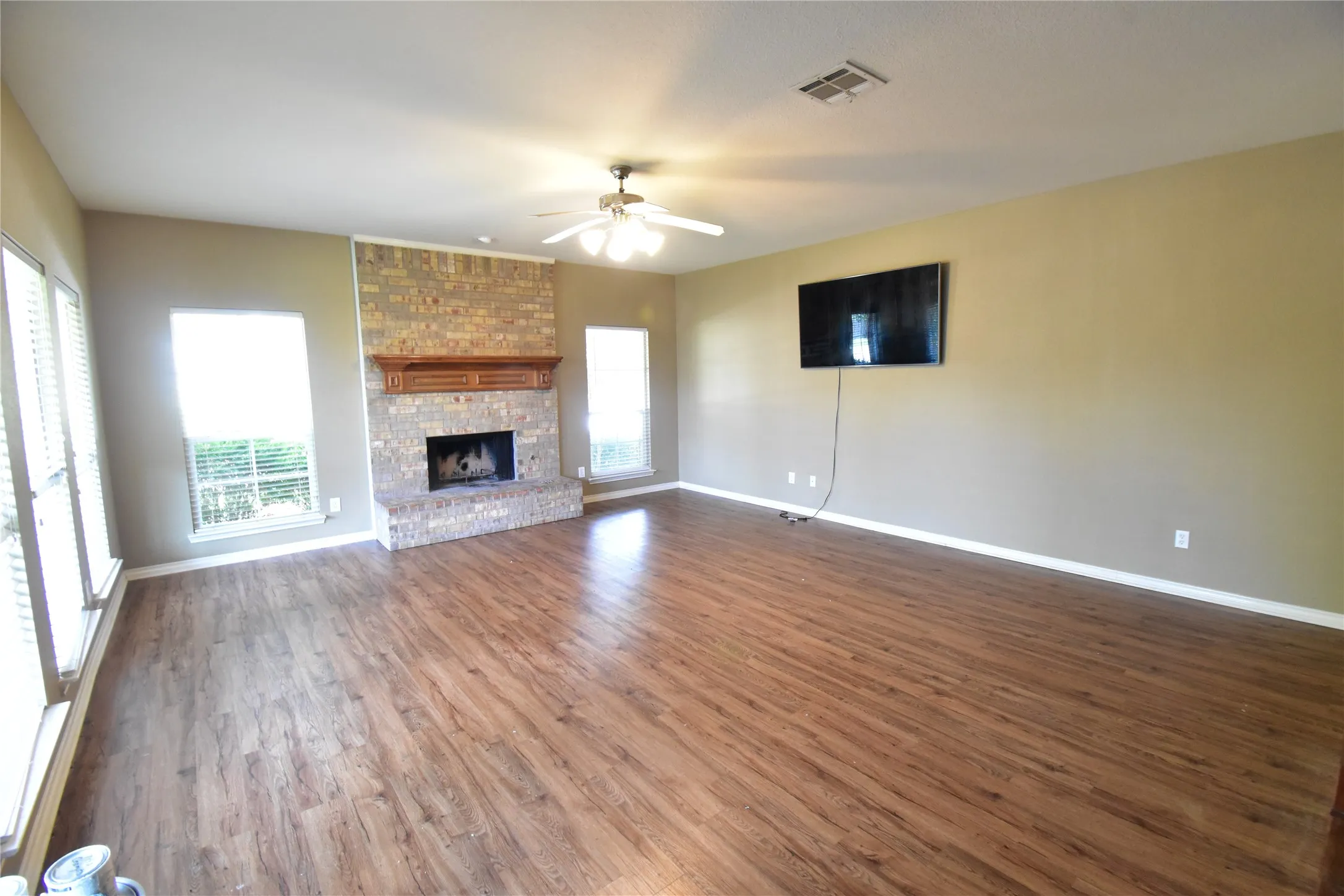 Single Family Residence For Rent in Collin County , 7993 Crampton Lane, Frisco, Texas 75035, 3 Bedroom, 3 Bathroom, 2 Garage spaces, 2,182 Sqft, built in 2008, mls#21325591, Real Estate Agent in Frisco, Homes For Rent in Collin county, Homes For Rent in Frisco, Realtor in Frisco Texas, Real Estate Brokerage Independent Realty Texas, Luminita Cordes Realtor
