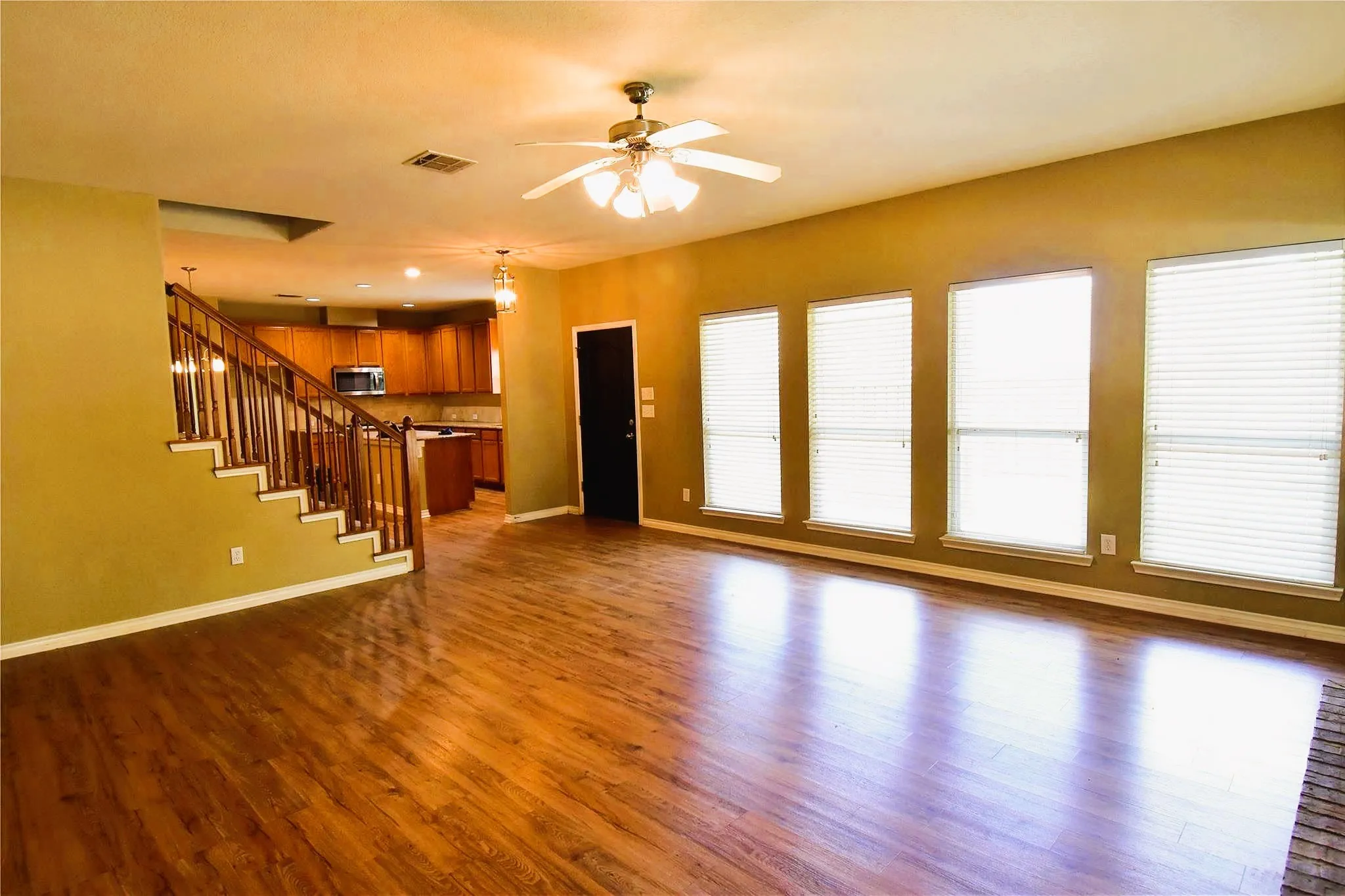 Single Family Residence For Rent in Collin County , 7993 Crampton Lane, Frisco, Texas 75035, 3 Bedroom, 3 Bathroom, 2 Garage spaces, 2,182 Sqft, built in 2008, mls#21325591, Real Estate Agent in Frisco, Homes For Rent in Collin county, Homes For Rent in Frisco, Realtor in Frisco Texas, Real Estate Brokerage Independent Realty Texas, Luminita Cordes Realtor