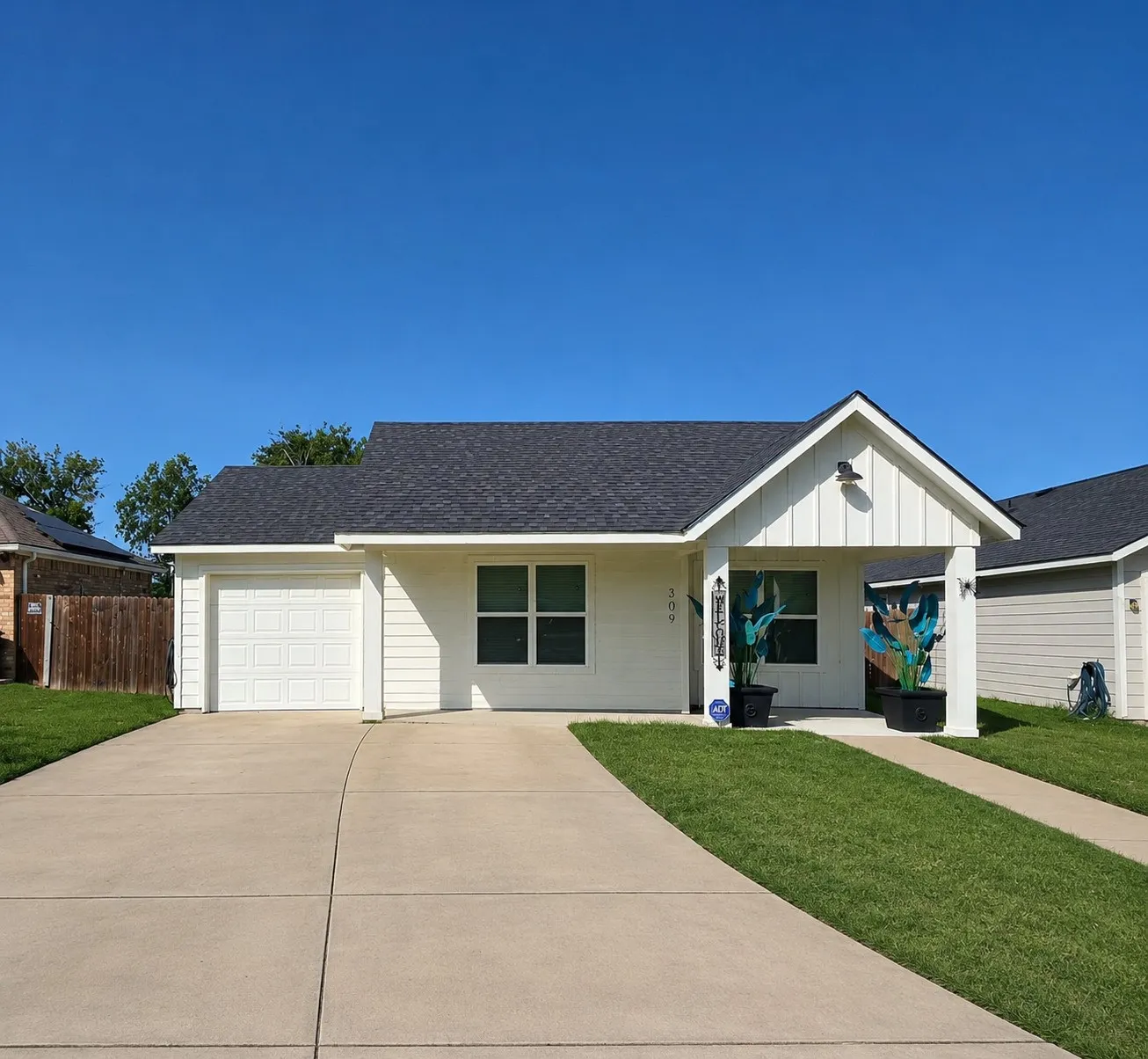 Single Family Residence For Rent in Kaufman County , 309 Thomas Street, Terrell, Texas 75160, 3 Bedroom, 2 Bathroom, 1 Garage spaces, 1,235 Sqft, built in 2020, mls#21325616, Real Estate Agent in Terrell, Homes For Rent in Kaufman county, Homes For Rent in Terrell, Realtor in Terrell Texas, Real Estate Brokerage Independent Realty Texas, Luminita Cordes Realtor