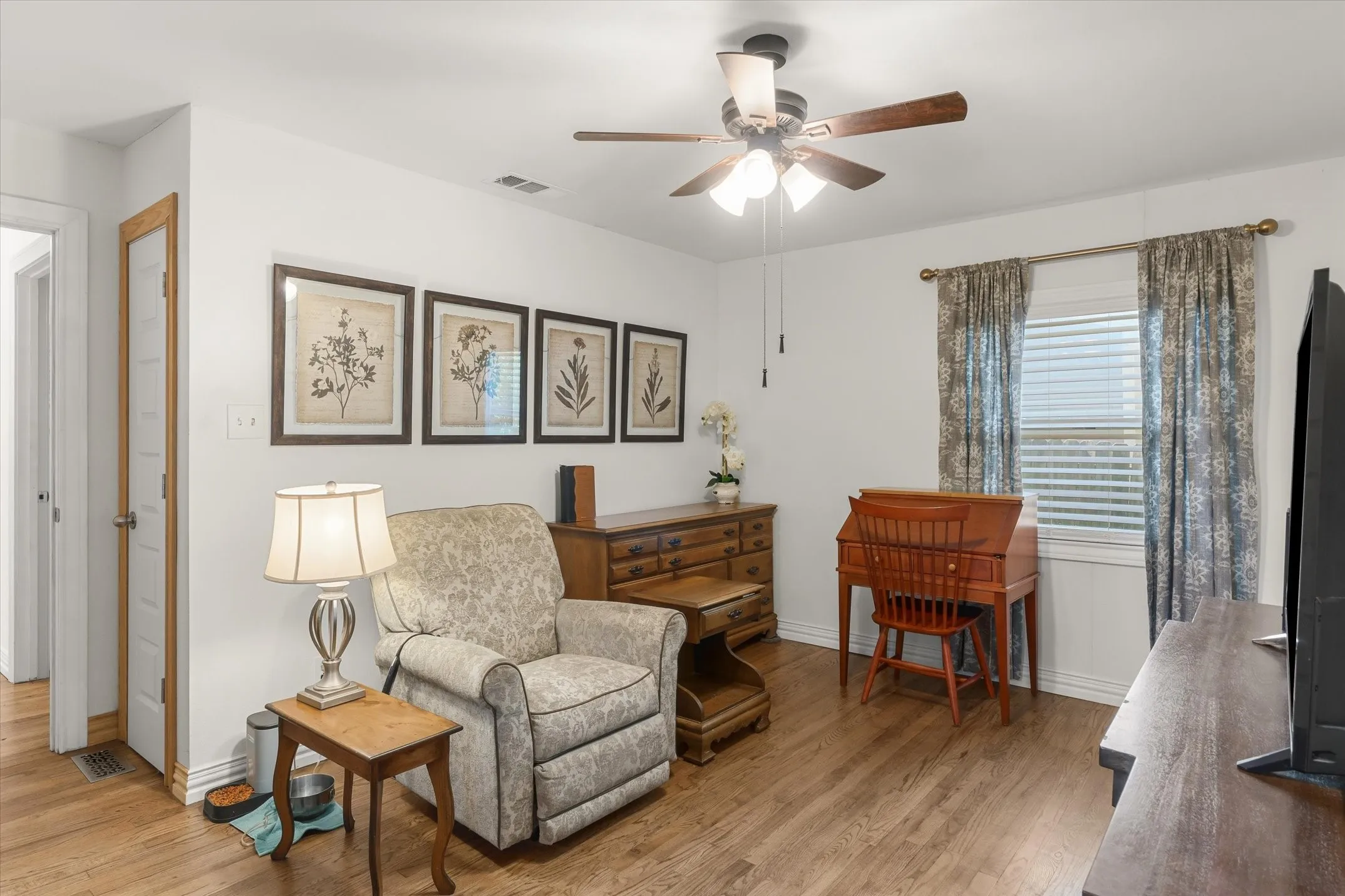 Single Family Residence For Sale in Van Zandt County , 603 N 4th Street, Wills Point, Texas 75169, 3 Bedroom, 2 Bathroom, Garage spaces, 1,672 Sqft, built in 1965, mls#21325584, Real Estate Agent in Wills Point, Homes For Sale in Van Zandt county, Homes For Sale in Wills Point, Realtor in Wills Point Texas, Real Estate Brokerage Independent Realty Texas, Luminita Cordes Realtor