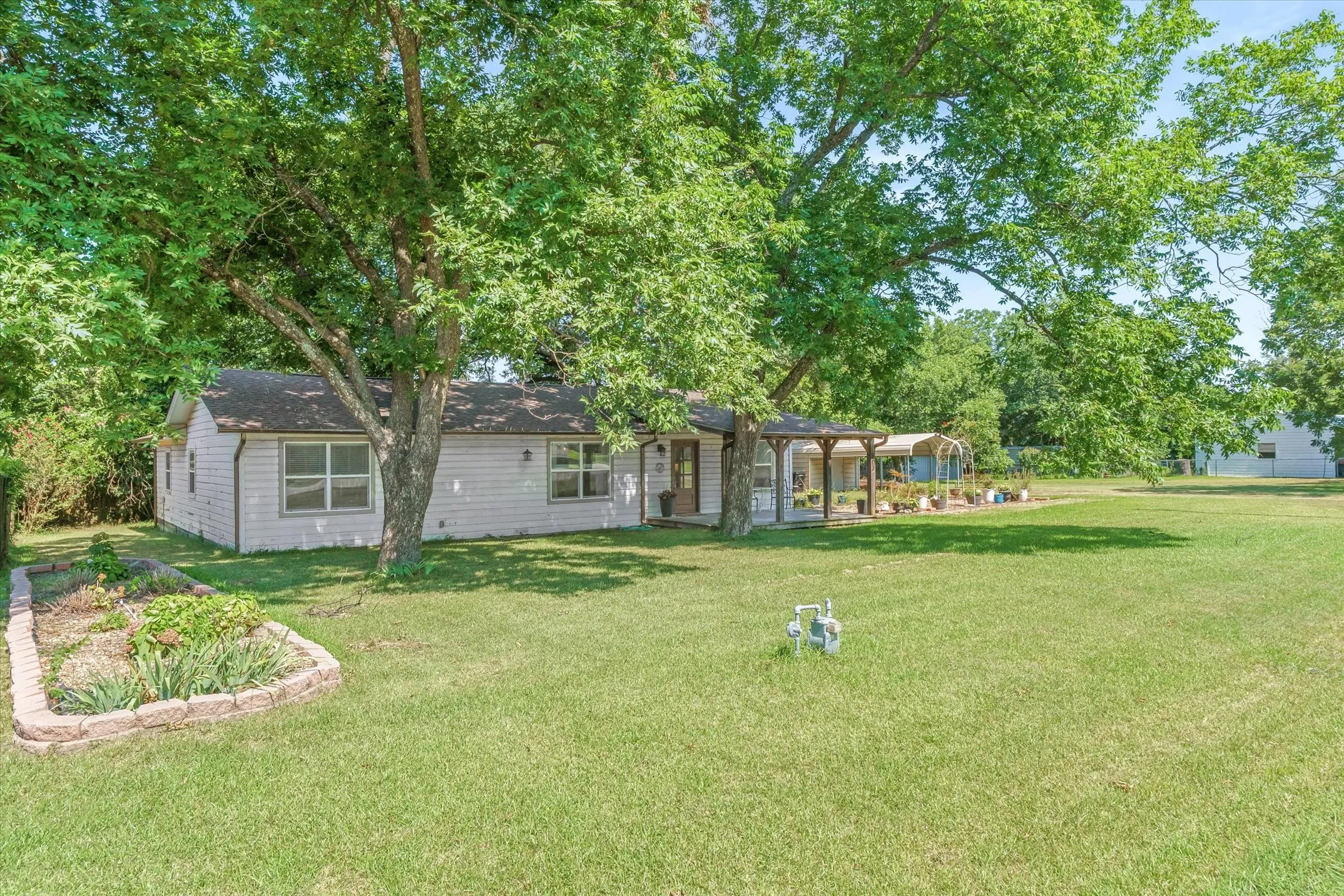 Single Family Residence For Sale in Van Zandt County , 603 N 4th Street, Wills Point, Texas 75169, 3 Bedroom, 2 Bathroom, Garage spaces, 1,672 Sqft, built in 1965, mls#21325584, Real Estate Agent in Wills Point, Homes For Sale in Van Zandt county, Homes For Sale in Wills Point, Realtor in Wills Point Texas, Real Estate Brokerage Independent Realty Texas, Luminita Cordes Realtor