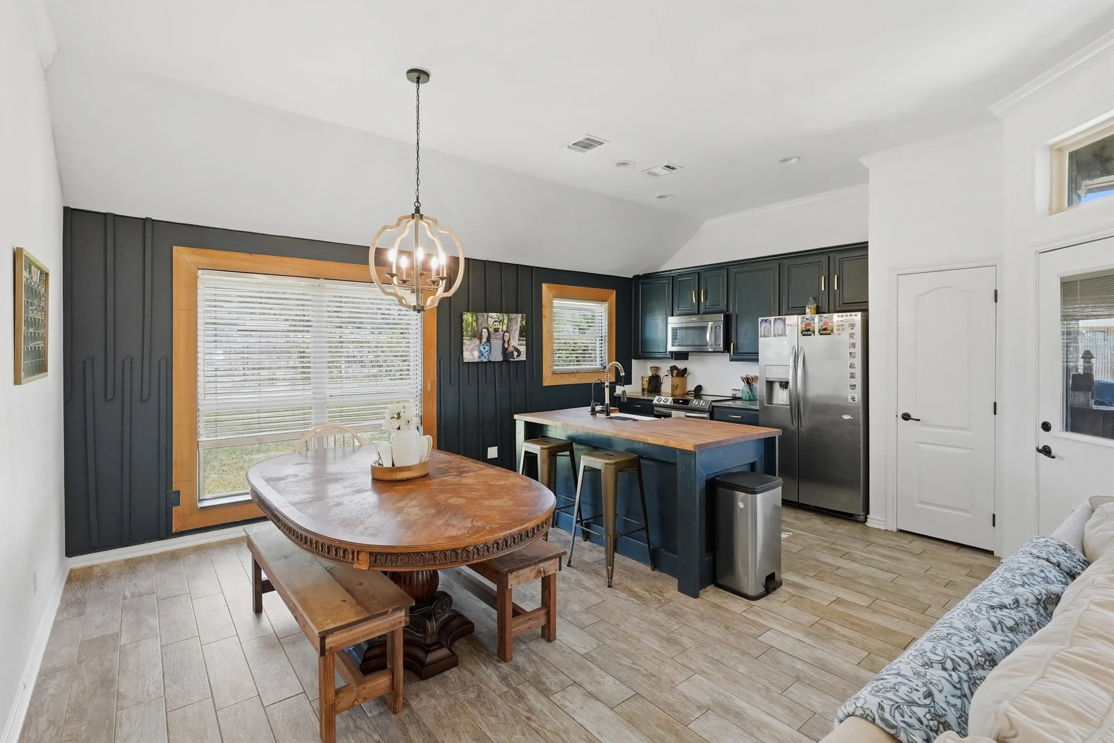 Single Family Residence For Sale in Somervell County , 2837 County Road 301, Glen Rose, Texas 76043, 3 Bedroom, 2 Bathroom, 2 Garage spaces, 1,660 Sqft, built in 2014, mls#21325460, Real Estate Agent in Glen Rose, Homes For Sale in Somervell county, Homes For Sale in Glen Rose, Realtor in Glen Rose Texas, Real Estate Brokerage Independent Realty Texas, Luminita Cordes Realtor
