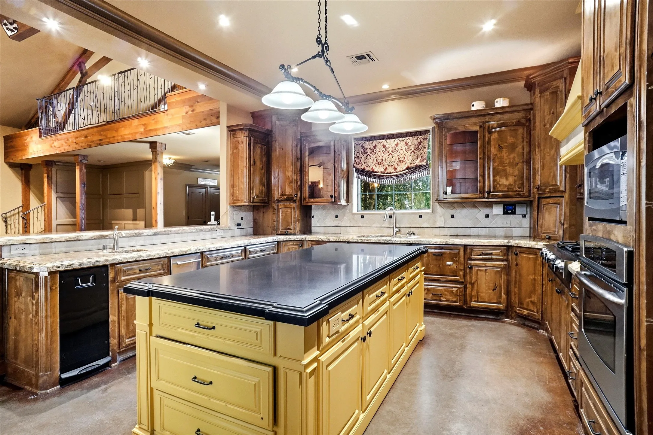 Single Family Residence For Sale in Wise County , 1211 Church Road, Lake Bridgeport, Texas 76426, 2 Bedroom, 2 Bathroom, 2 Garage spaces, 3,953 Sqft, built in 2006, mls#21325604, Real Estate Agent in Lake Bridgeport, Homes For Sale in Wise county, Homes For Sale in Lake Bridgeport, Realtor in Lake Bridgeport Texas, Real Estate Brokerage Independent Realty Texas, Luminita Cordes Realtor