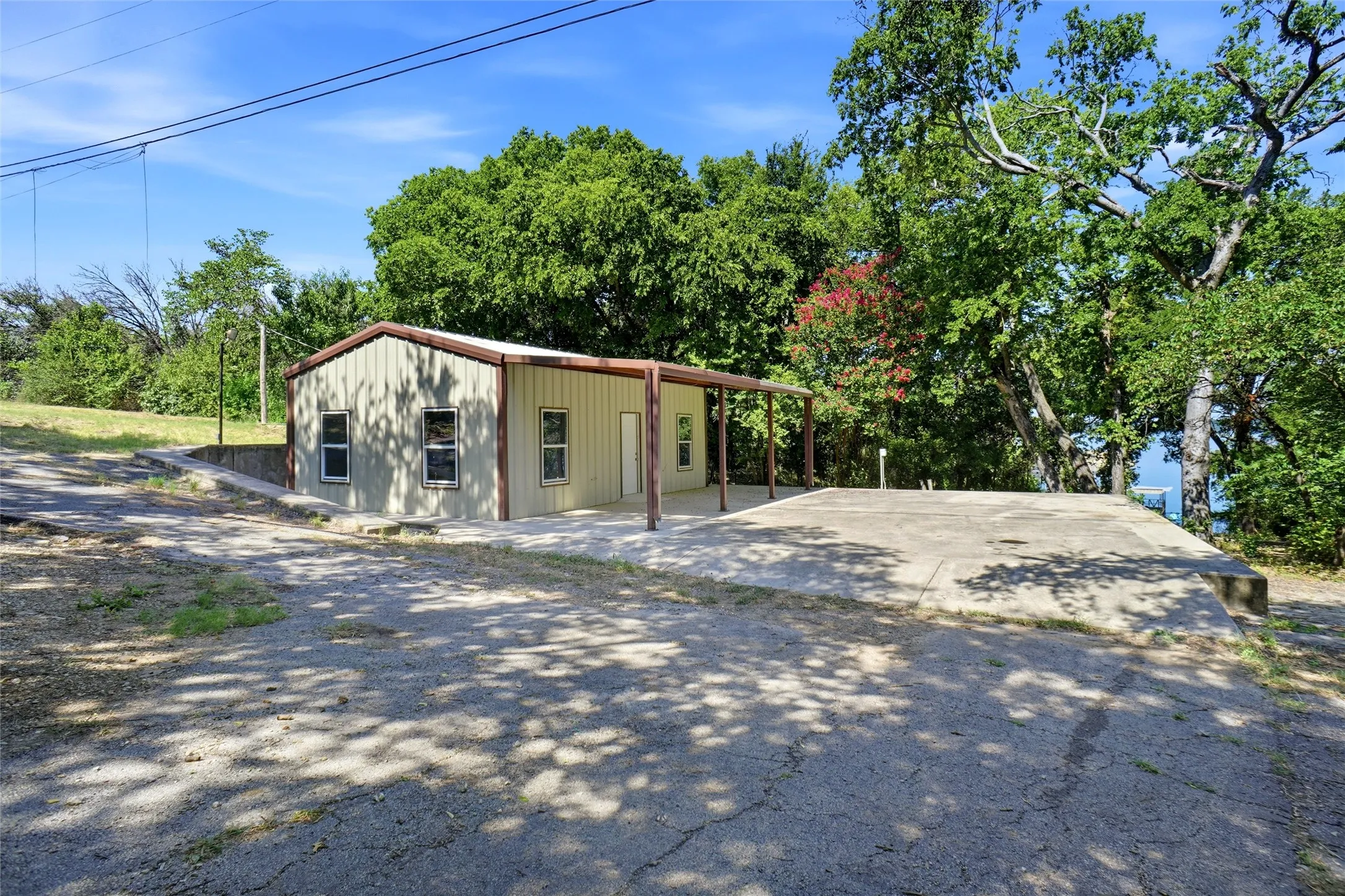 Single Family Residence For Sale in Wise County , 1211 Church Road, Lake Bridgeport, Texas 76426, 2 Bedroom, 2 Bathroom, 2 Garage spaces, 3,953 Sqft, built in 2006, mls#21325604, Real Estate Agent in Lake Bridgeport, Homes For Sale in Wise county, Homes For Sale in Lake Bridgeport, Realtor in Lake Bridgeport Texas, Real Estate Brokerage Independent Realty Texas, Luminita Cordes Realtor