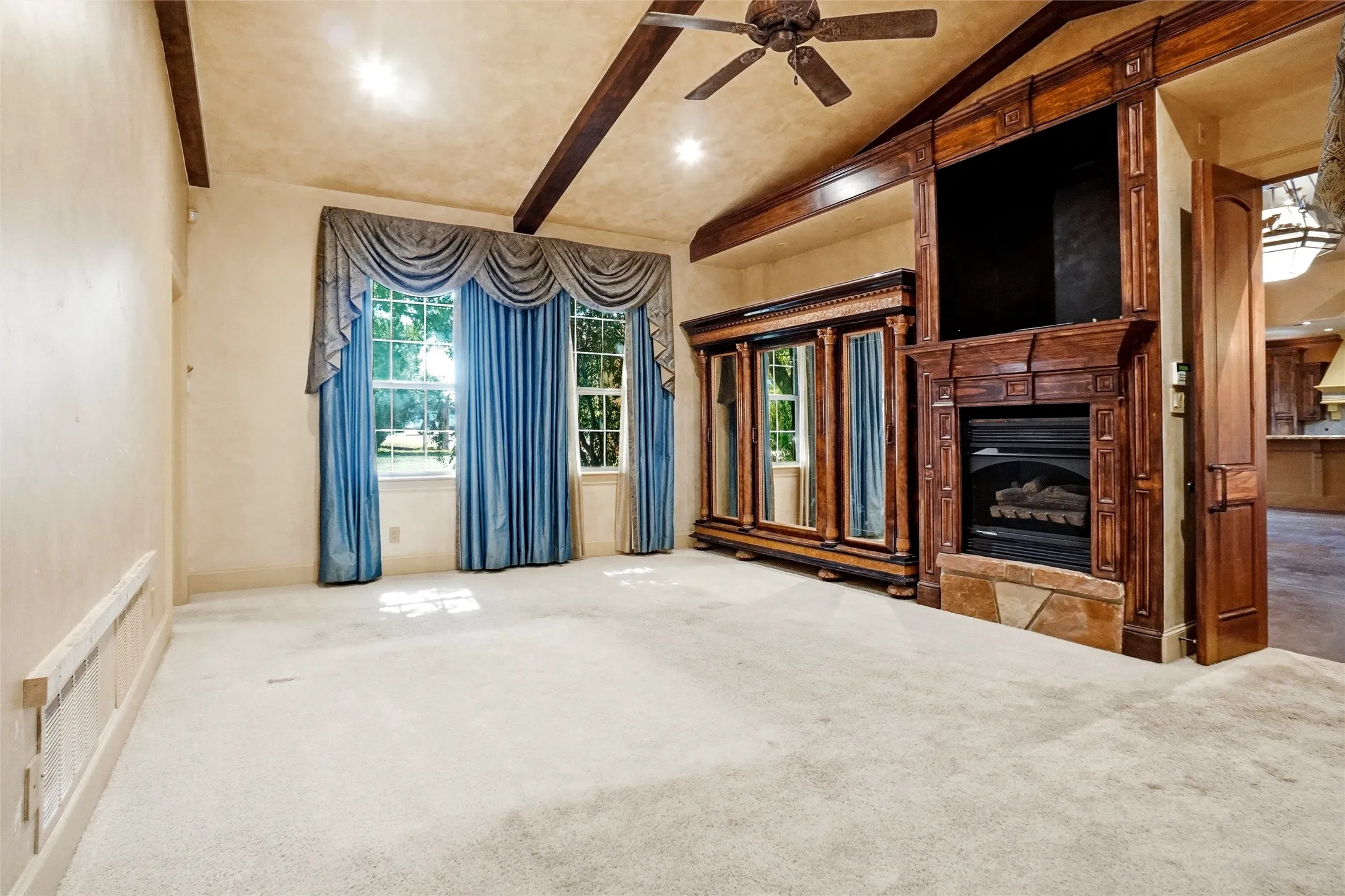Single Family Residence For Sale in Wise County , 1211 Church Road, Lake Bridgeport, Texas 76426, 2 Bedroom, 2 Bathroom, 2 Garage spaces, 3,953 Sqft, built in 2006, mls#21325604, Real Estate Agent in Lake Bridgeport, Homes For Sale in Wise county, Homes For Sale in Lake Bridgeport, Realtor in Lake Bridgeport Texas, Real Estate Brokerage Independent Realty Texas, Luminita Cordes Realtor