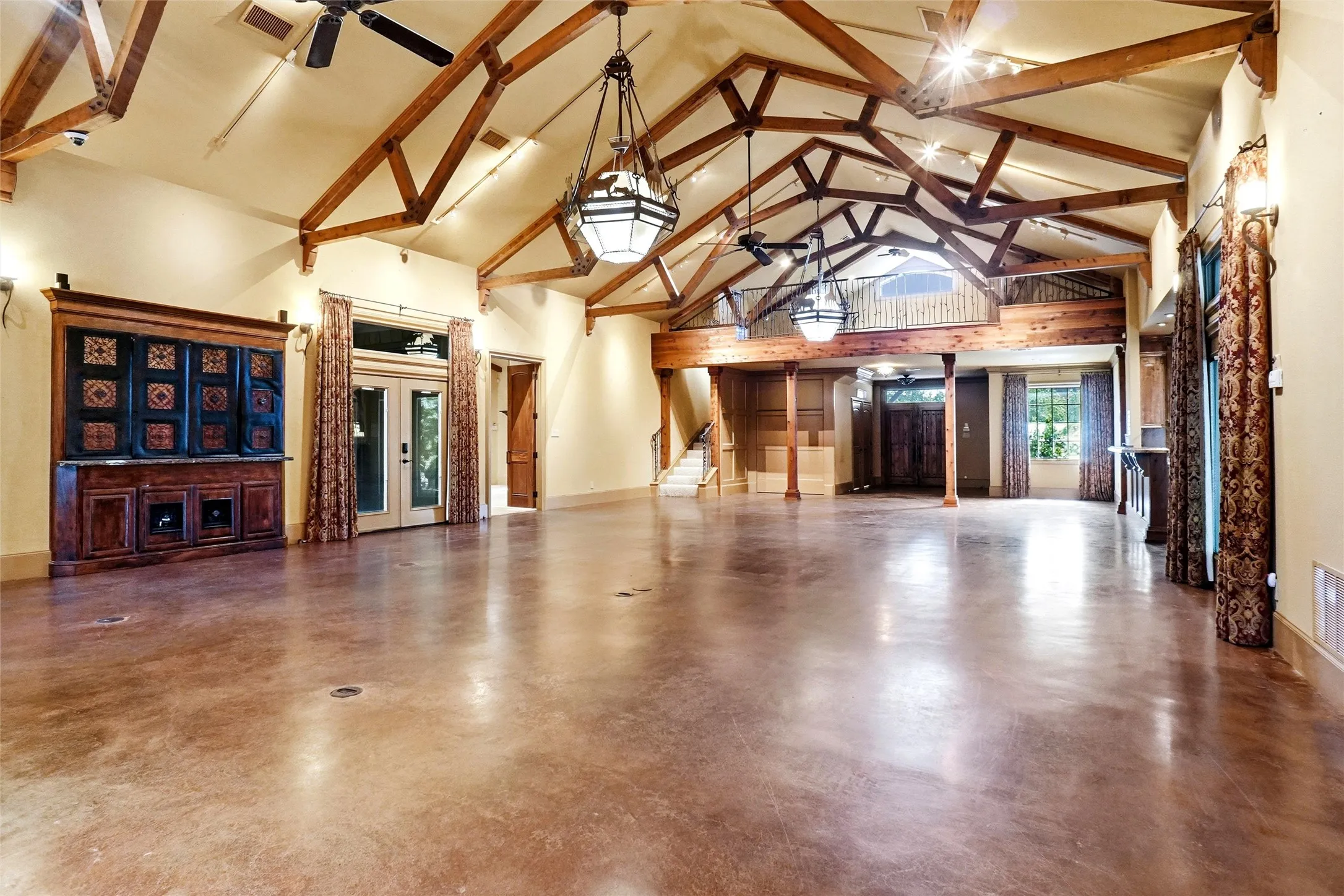 Single Family Residence For Sale in Wise County , 1211 Church Road, Lake Bridgeport, Texas 76426, 2 Bedroom, 2 Bathroom, 2 Garage spaces, 3,953 Sqft, built in 2006, mls#21325604, Real Estate Agent in Lake Bridgeport, Homes For Sale in Wise county, Homes For Sale in Lake Bridgeport, Realtor in Lake Bridgeport Texas, Real Estate Brokerage Independent Realty Texas, Luminita Cordes Realtor