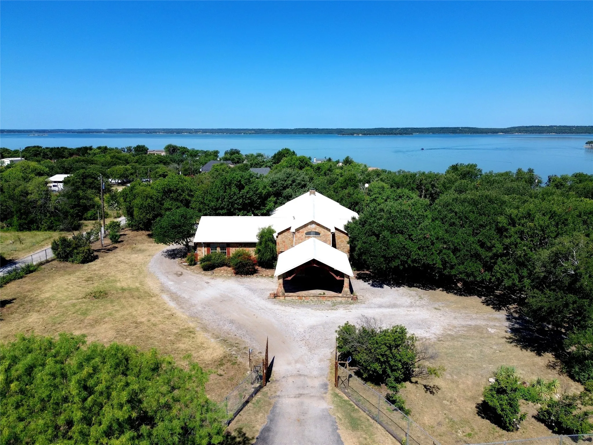 Single Family Residence For Sale in Wise County , 1211 Church Road, Lake Bridgeport, Texas 76426, 2 Bedroom, 2 Bathroom, 2 Garage spaces, 3,953 Sqft, built in 2006, mls#21325604, Real Estate Agent in Lake Bridgeport, Homes For Sale in Wise county, Homes For Sale in Lake Bridgeport, Realtor in Lake Bridgeport Texas, Real Estate Brokerage Independent Realty Texas, Luminita Cordes Realtor