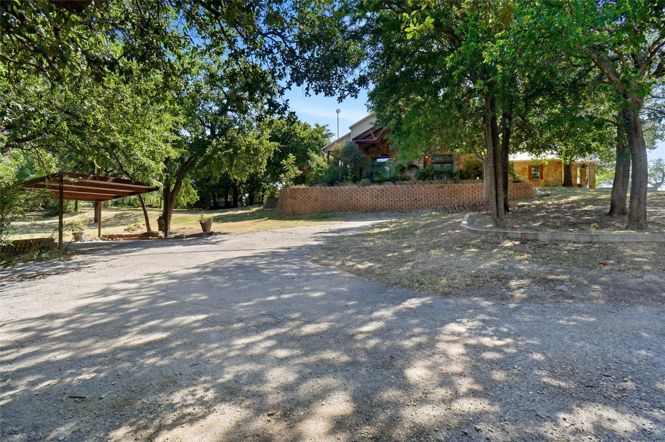 Single Family Residence For Sale in Wise County , 1211 Church Road, Lake Bridgeport, Texas 76426, 2 Bedroom, 2 Bathroom, 2 Garage spaces, 3,953 Sqft, built in 2006, mls#21325604, Real Estate Agent in Lake Bridgeport, Homes For Sale in Wise county, Homes For Sale in Lake Bridgeport, Realtor in Lake Bridgeport Texas, Real Estate Brokerage Independent Realty Texas, Luminita Cordes Realtor