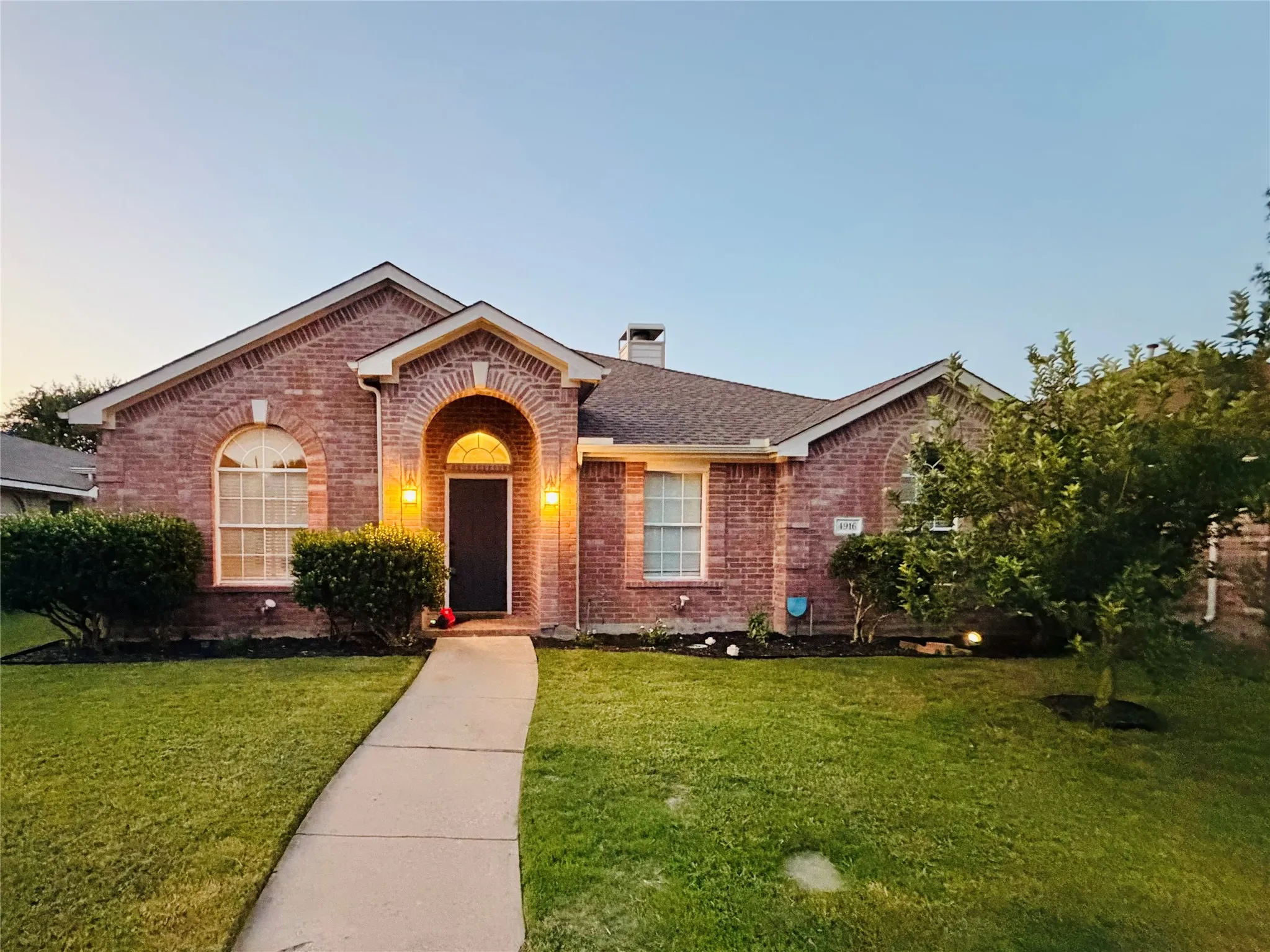 Single Family Residence For Rent in Collin County , 4916 Auburn Drive, Mc Kinney, Texas 75070, 4 Bedroom, 2 Bathroom, 2 Garage spaces, 2,206 Sqft, built in 1999, mls#21325563, Real Estate Agent in Mc Kinney, Homes For Rent in Collin county, Homes For Rent in Mc Kinney, Realtor in Mc Kinney Texas, Real Estate Brokerage Independent Realty Texas, Luminita Cordes Realtor
