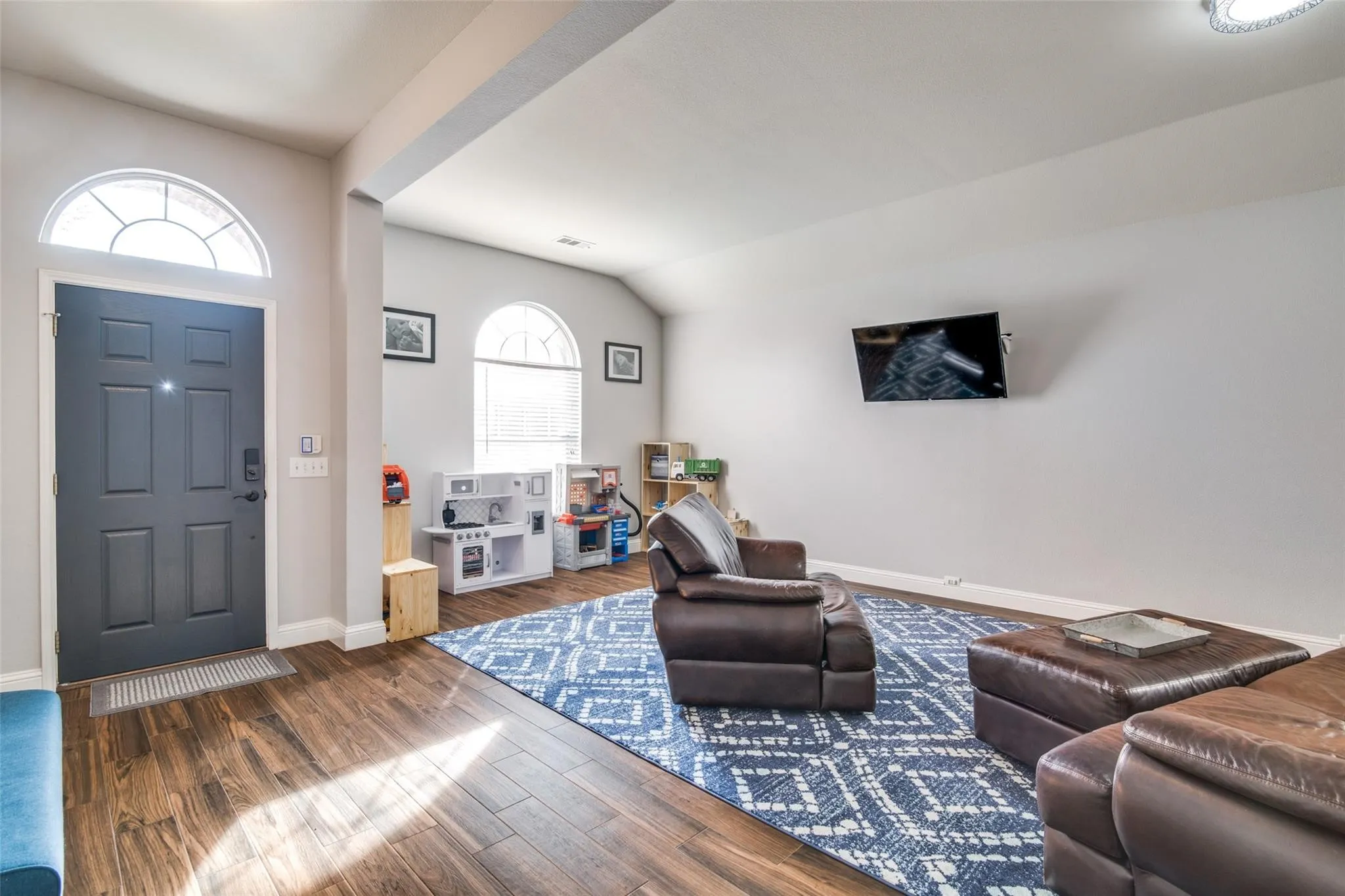 Single Family Residence For Rent in Collin County , 4916 Auburn Drive, Mc Kinney, Texas 75070, 4 Bedroom, 2 Bathroom, 2 Garage spaces, 2,206 Sqft, built in 1999, mls#21325563, Real Estate Agent in Mc Kinney, Homes For Rent in Collin county, Homes For Rent in Mc Kinney, Realtor in Mc Kinney Texas, Real Estate Brokerage Independent Realty Texas, Luminita Cordes Realtor